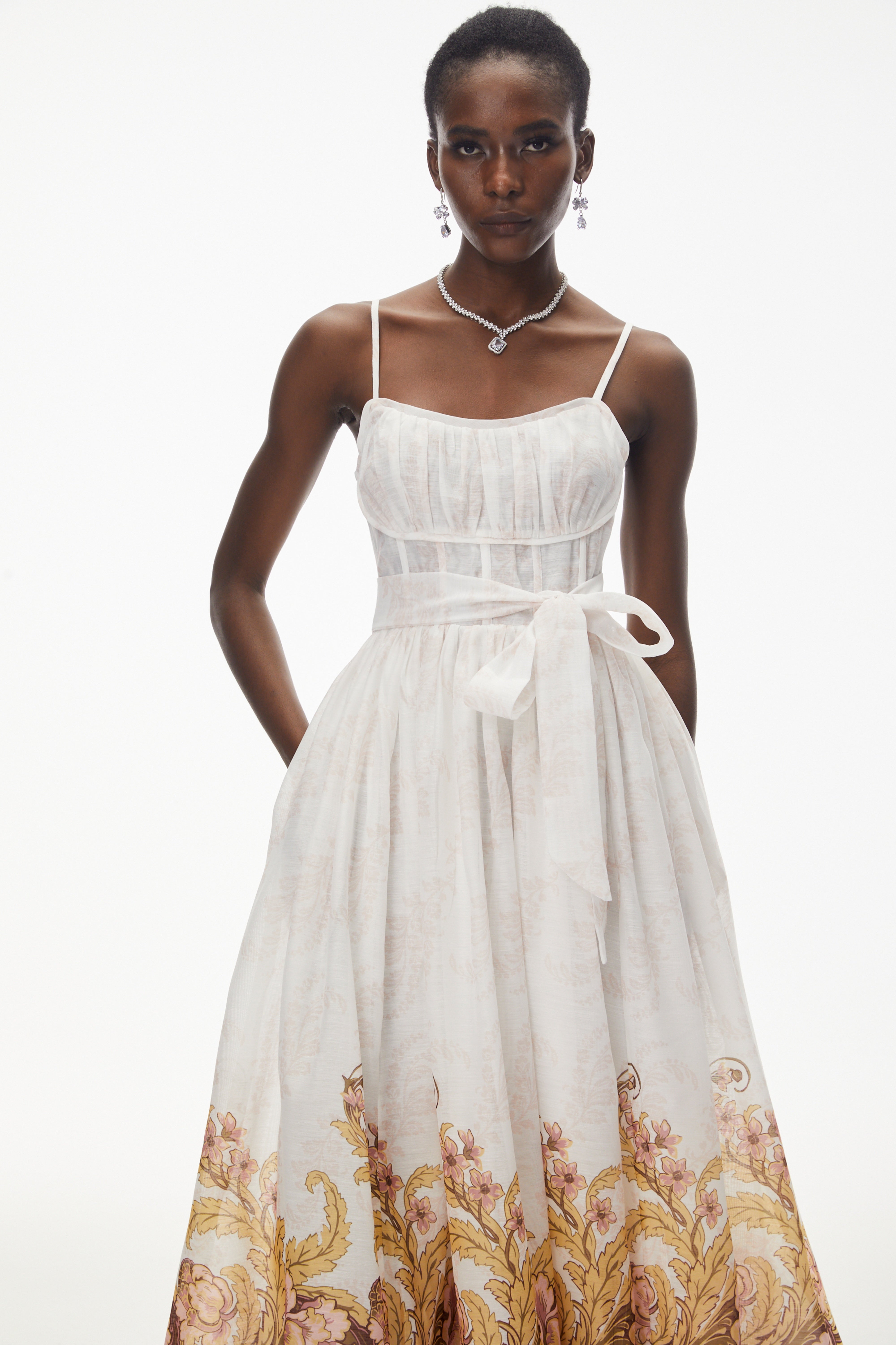 فستان ميدي ملفوف من جوتورنا بنقشة زهور بيضاء