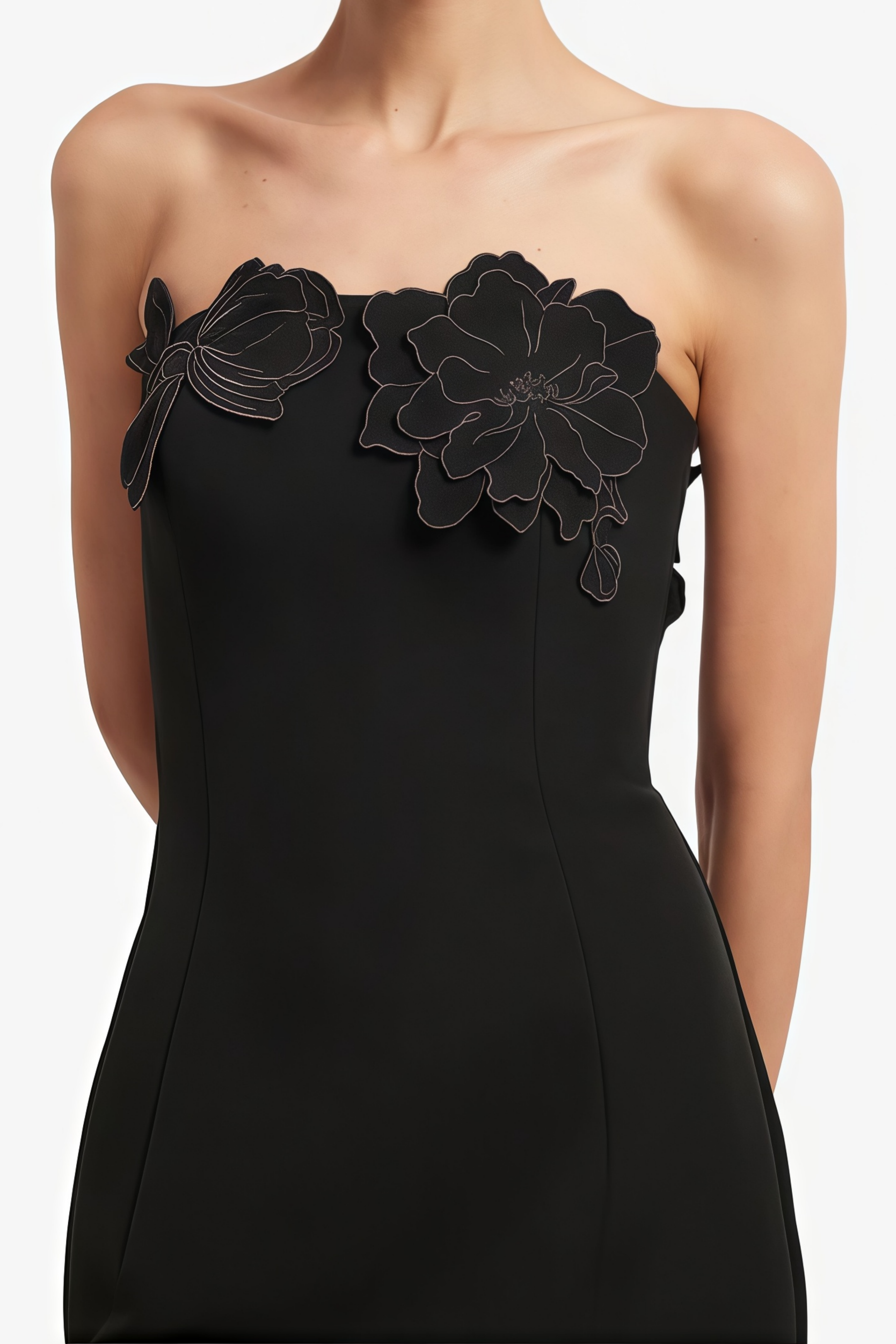 Inga Schwarzes trägerloses Maxikleid mit Blumenstickerei