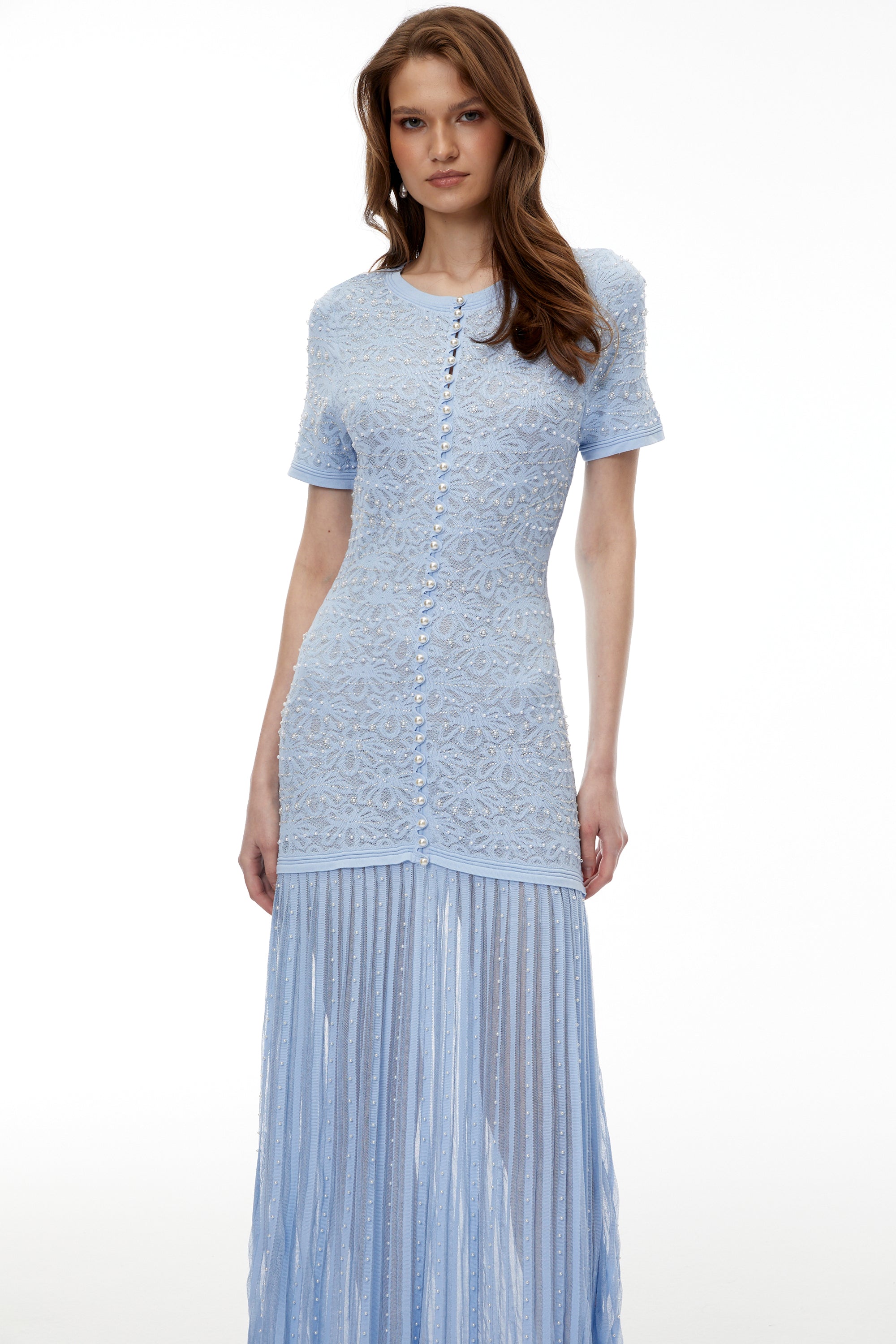 فستان طويل مطوي ومزين بالزخارف من لاليه بلو