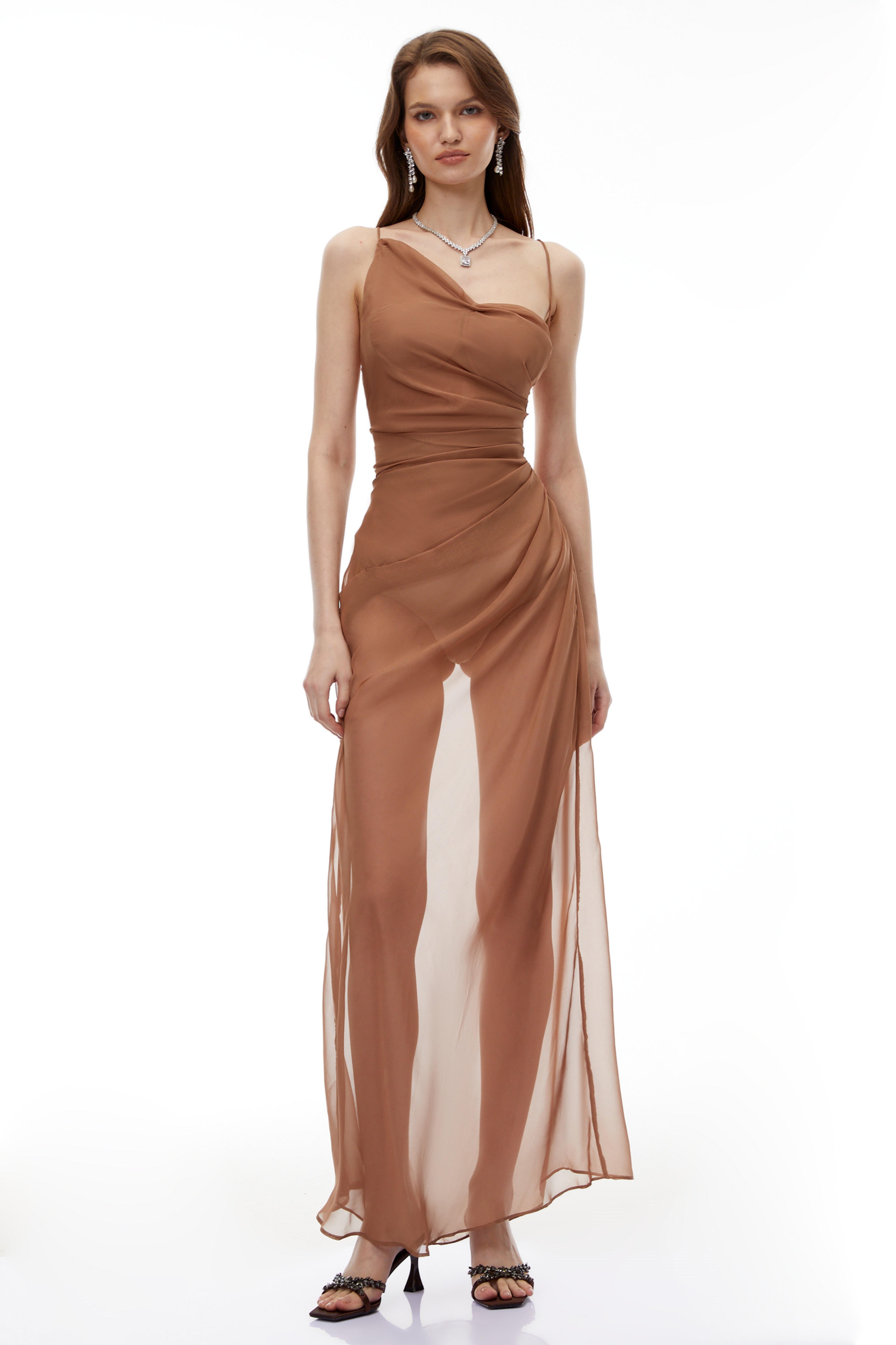 Ludmila Camel – halbtransparentes Maxikleid mit Rüschen