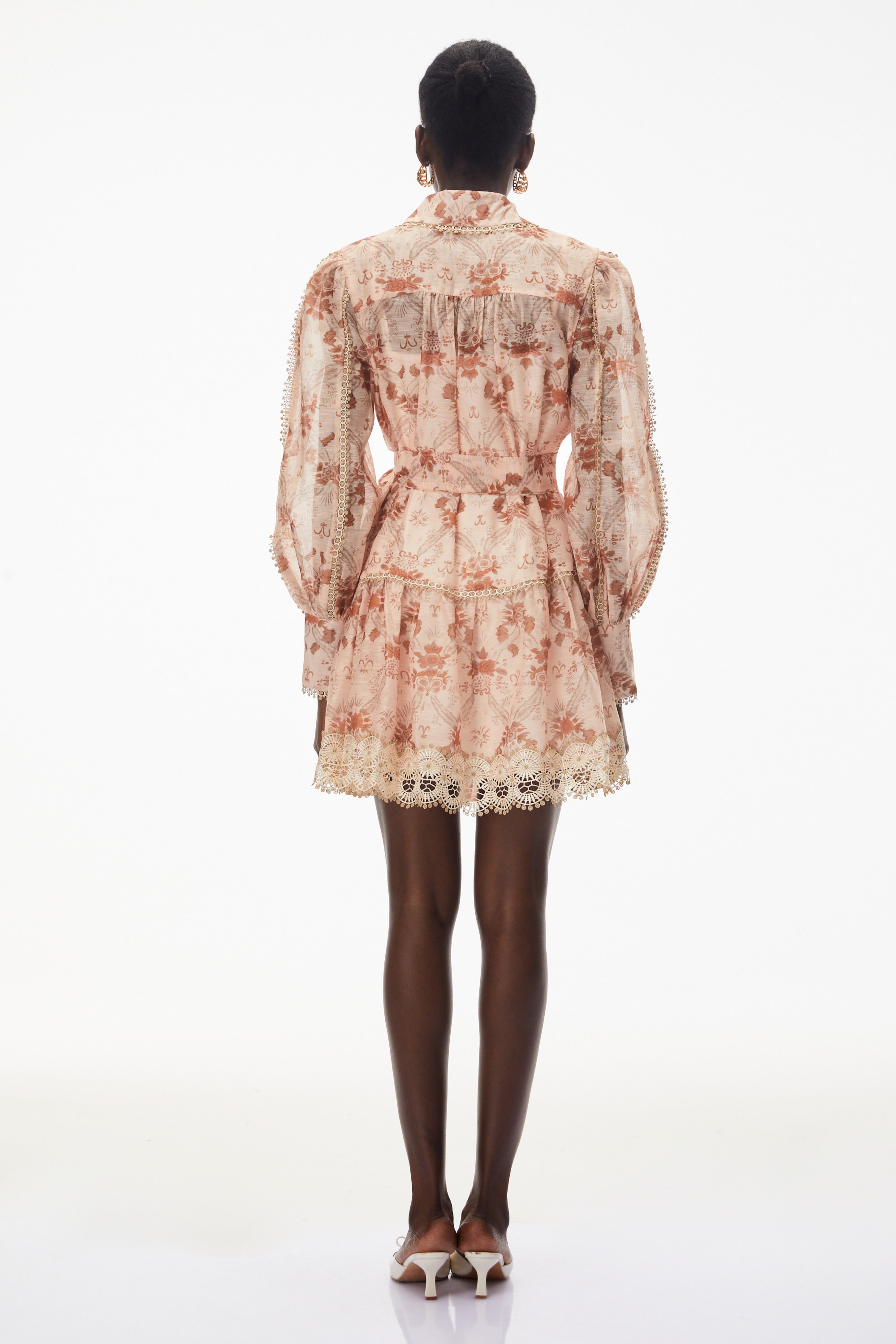 Maayan – Minikleid mit rosa Blumenmuster und Spitzenbesatz