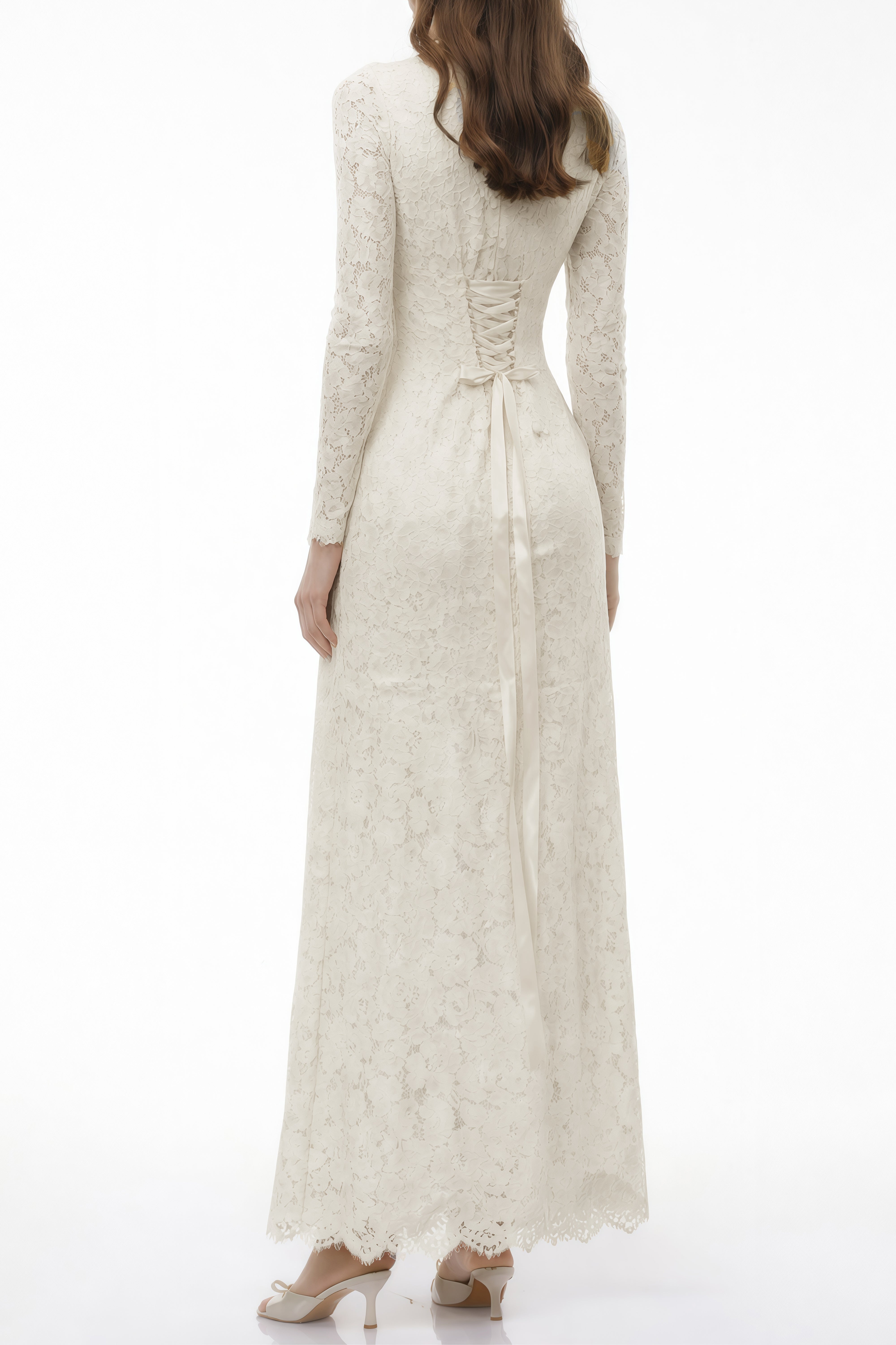 Robe longue en dentelle blanche à col haut, manches longues et corsage