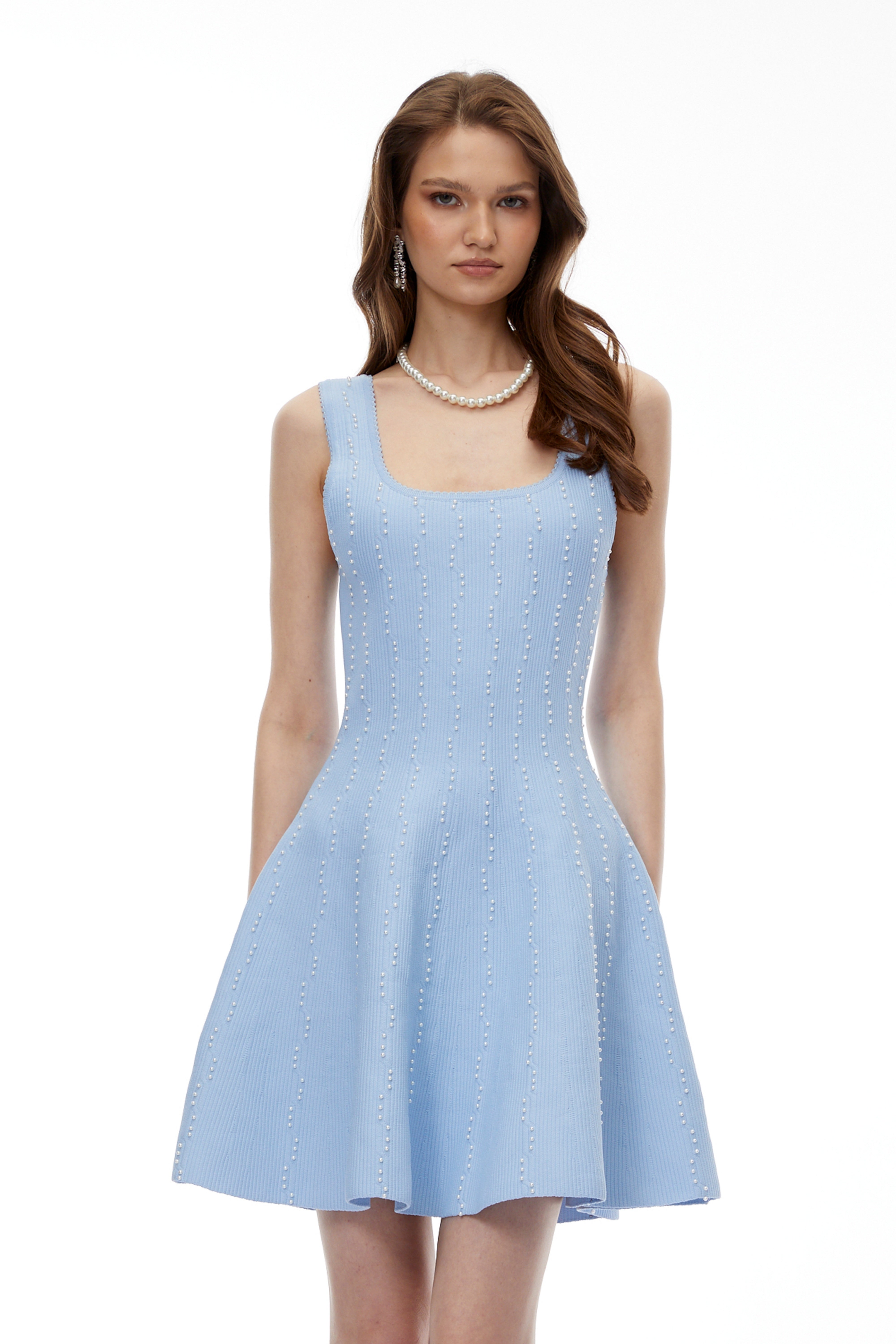 فستان قصير محبوك بالخرز الأزرق من "ماهتاب"