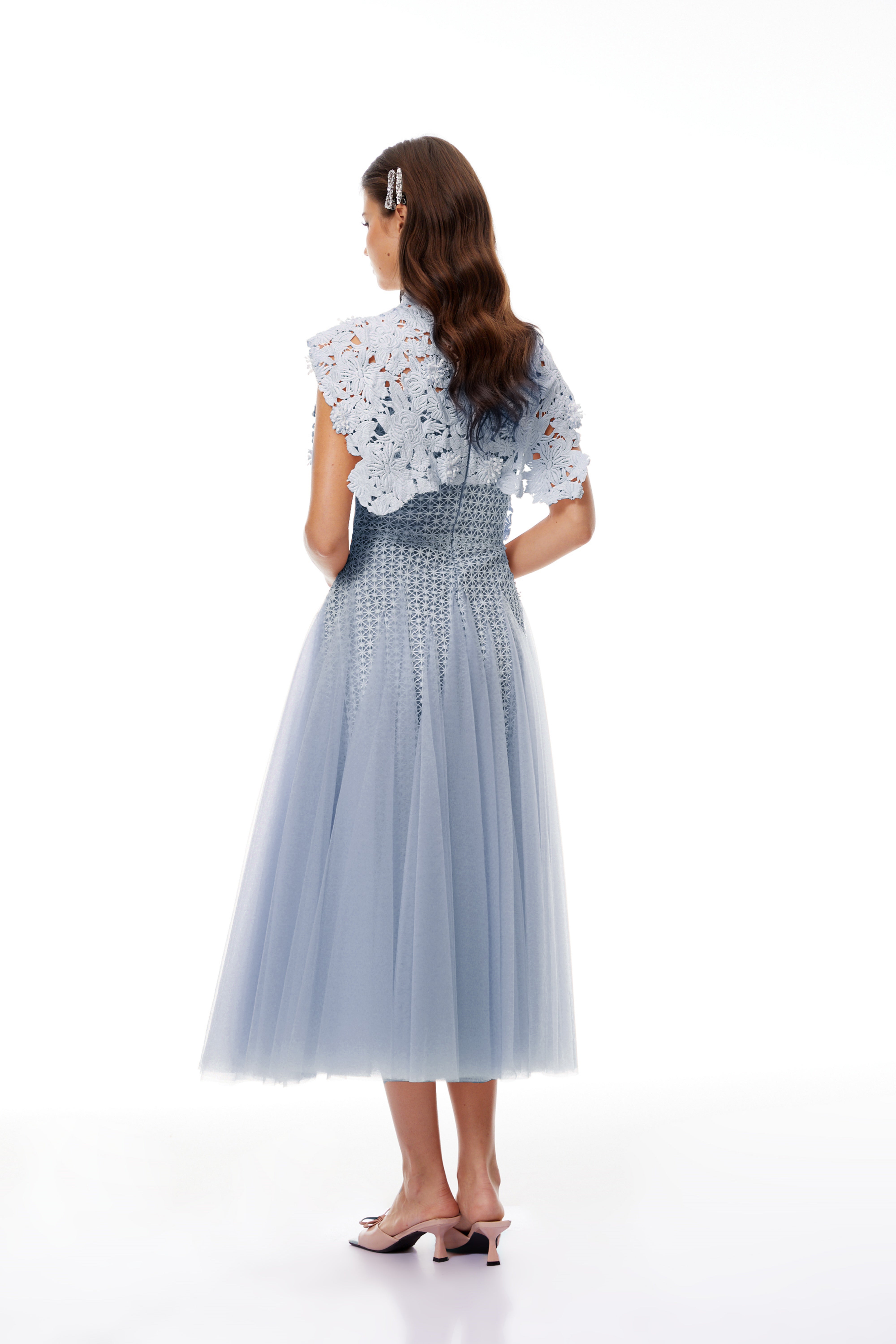 Margaret Blue – Midi-Kleid mit Blumenmuster aus Häkelstoff