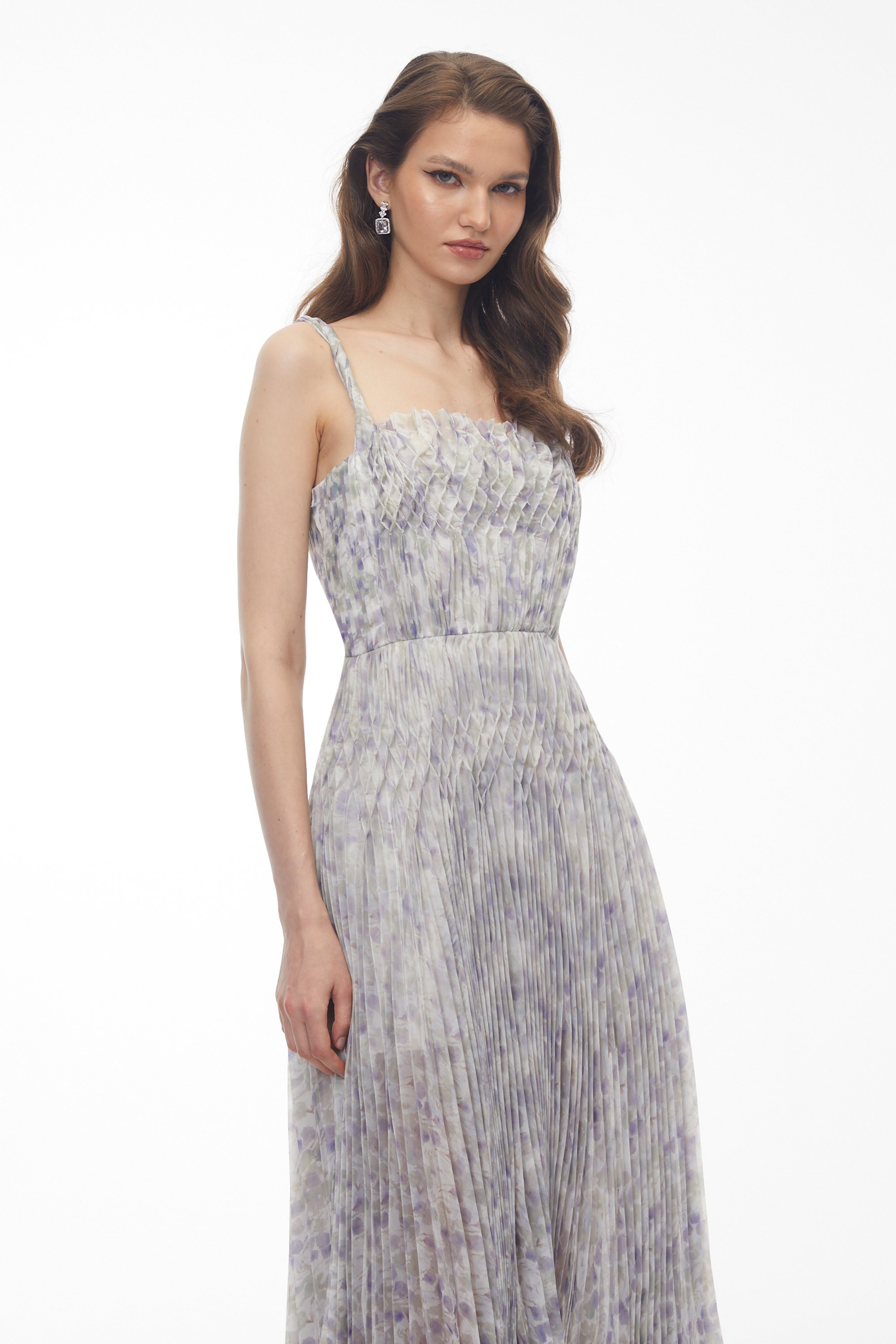 Robe longue à fleurs blanche froncée