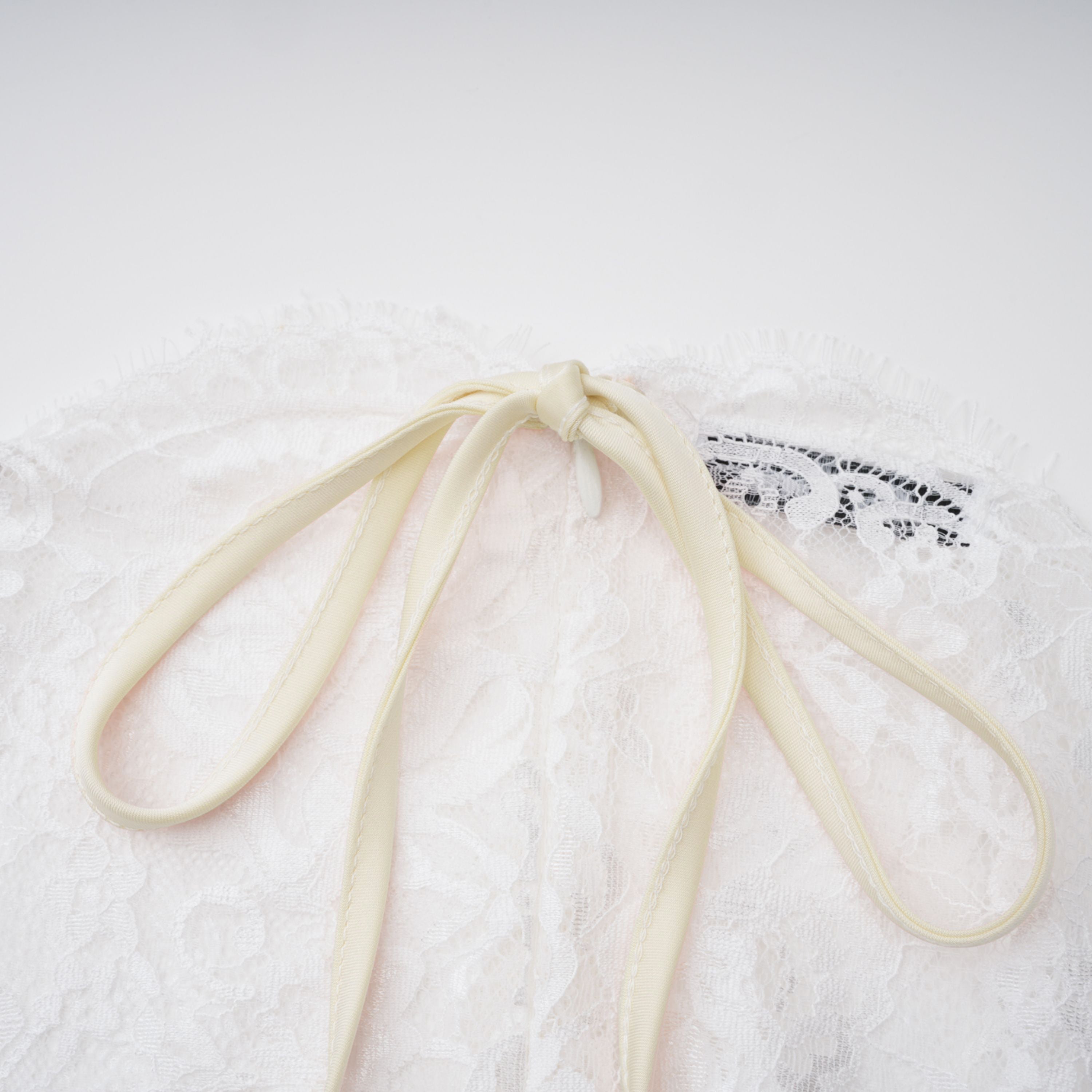 Robe convertible en dentelle blanche à manches longues