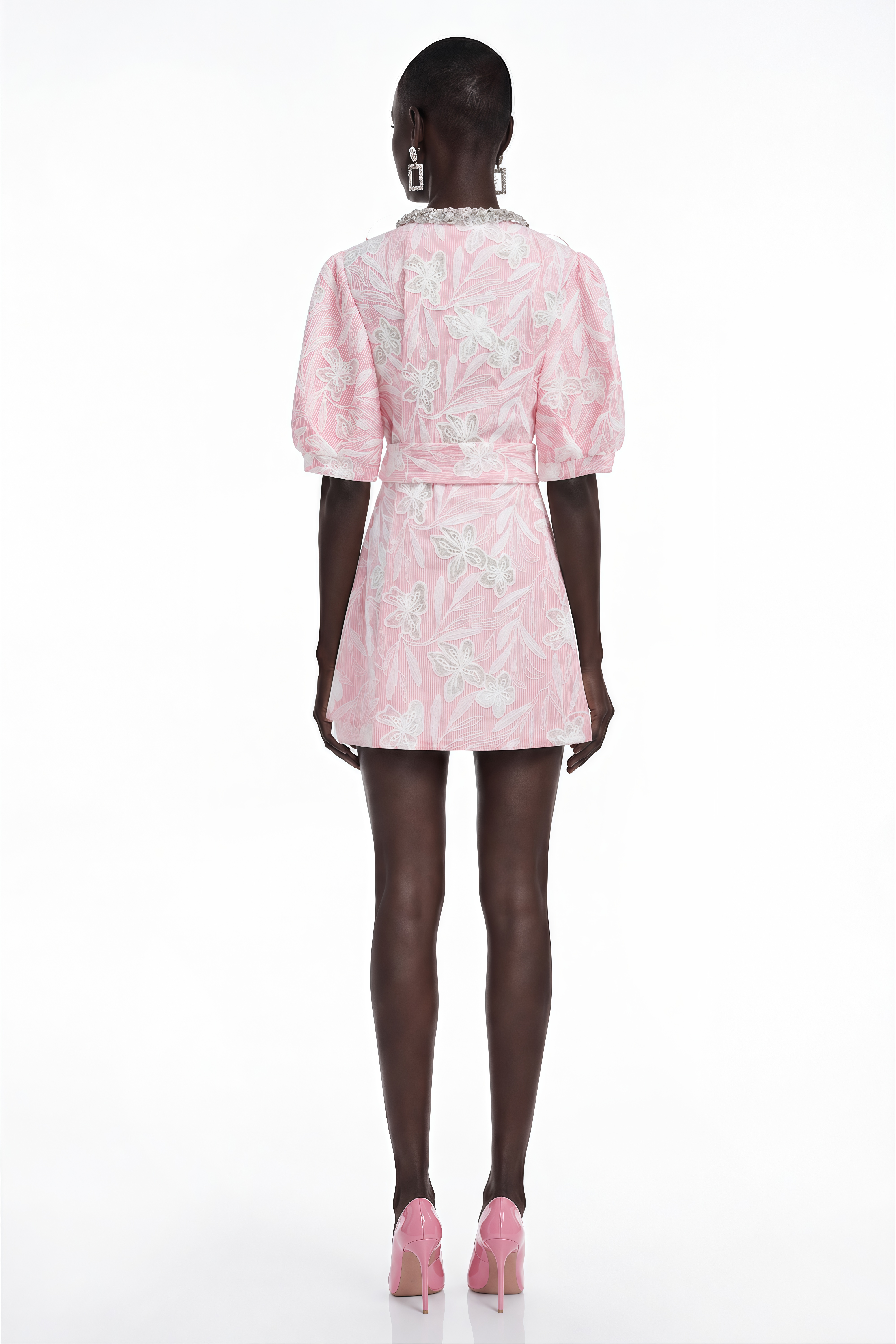 Mini-robe rose en dentelle « Minnie » avec broderies florales