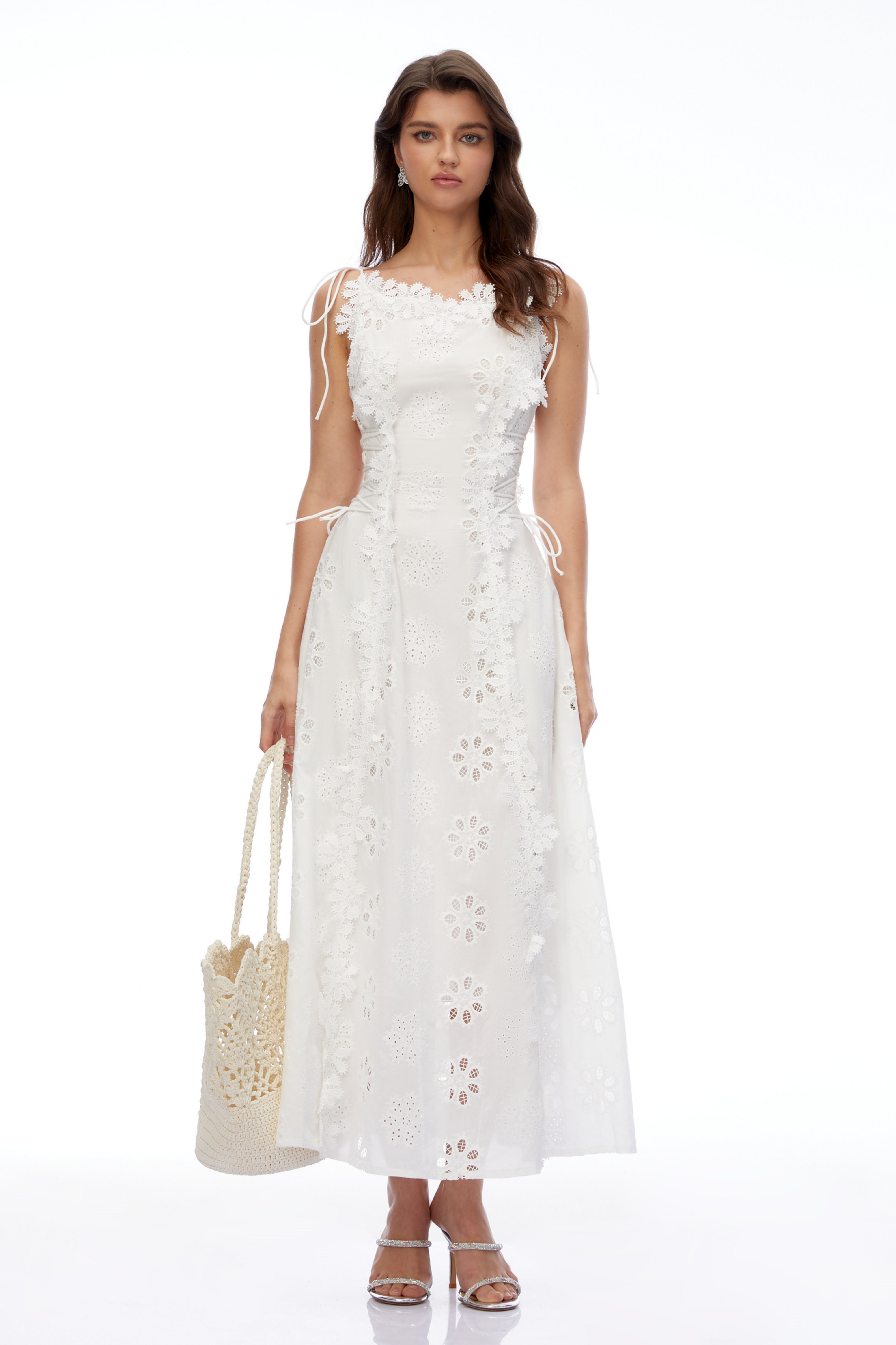 Robe longue sans manches à fleurs brodées Nevaeh White