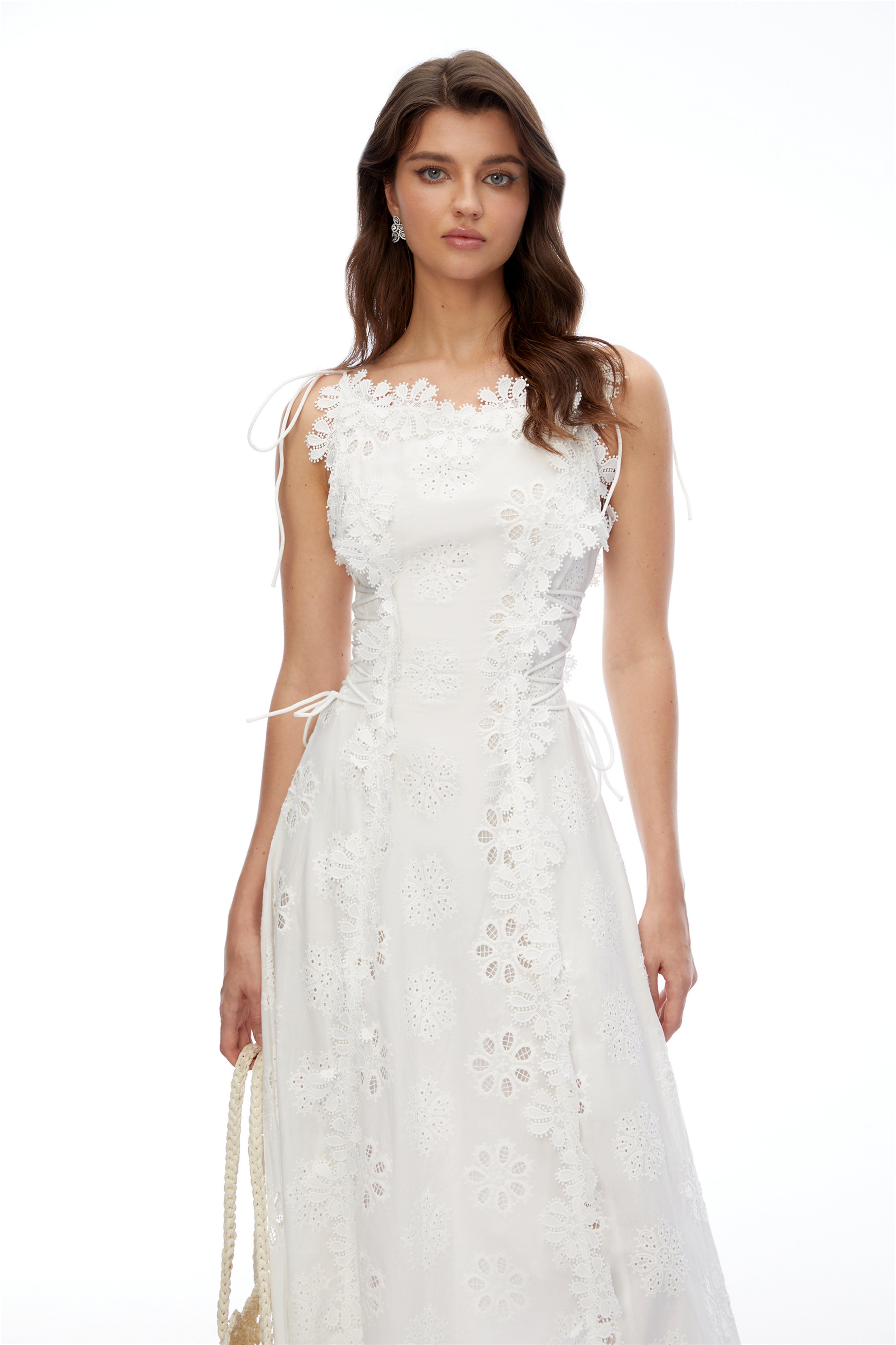 Robe longue sans manches à fleurs brodées Nevaeh White