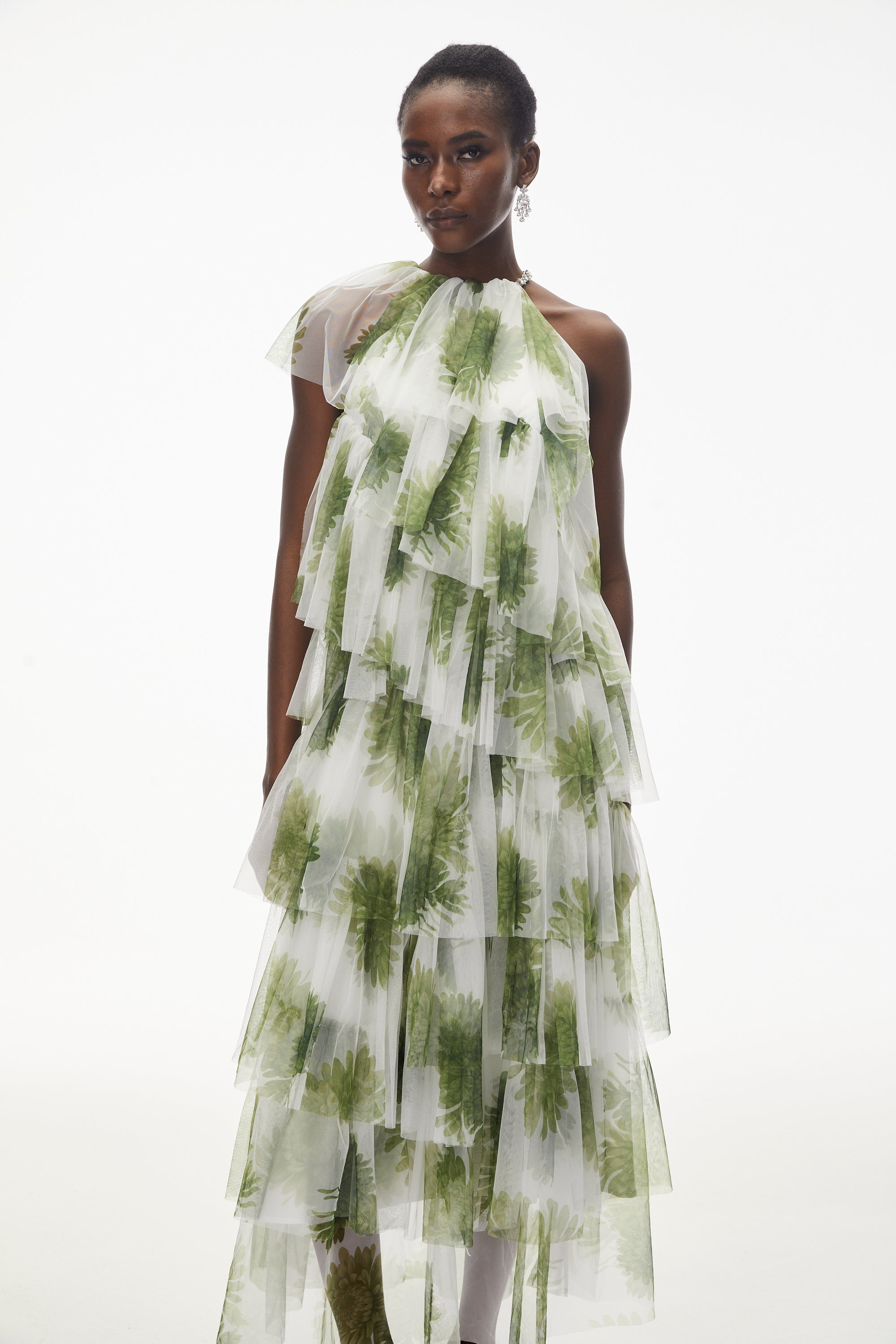 Nitzan – Grünes, bedrucktes Maxikleid in Stufenoptik mit transparentem Überrock