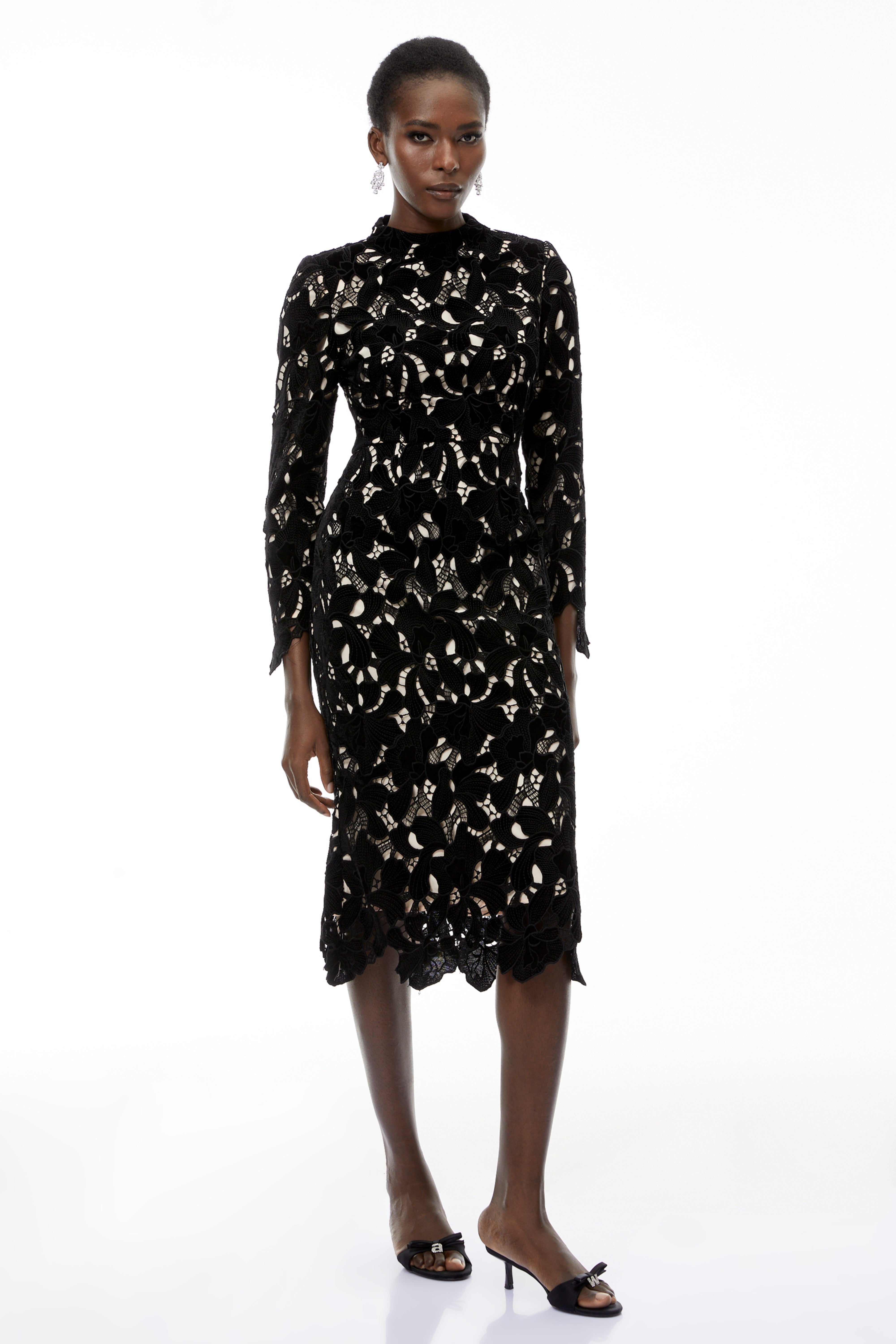 فستان ميدي أسود مطرز بالزهور من Hafdis