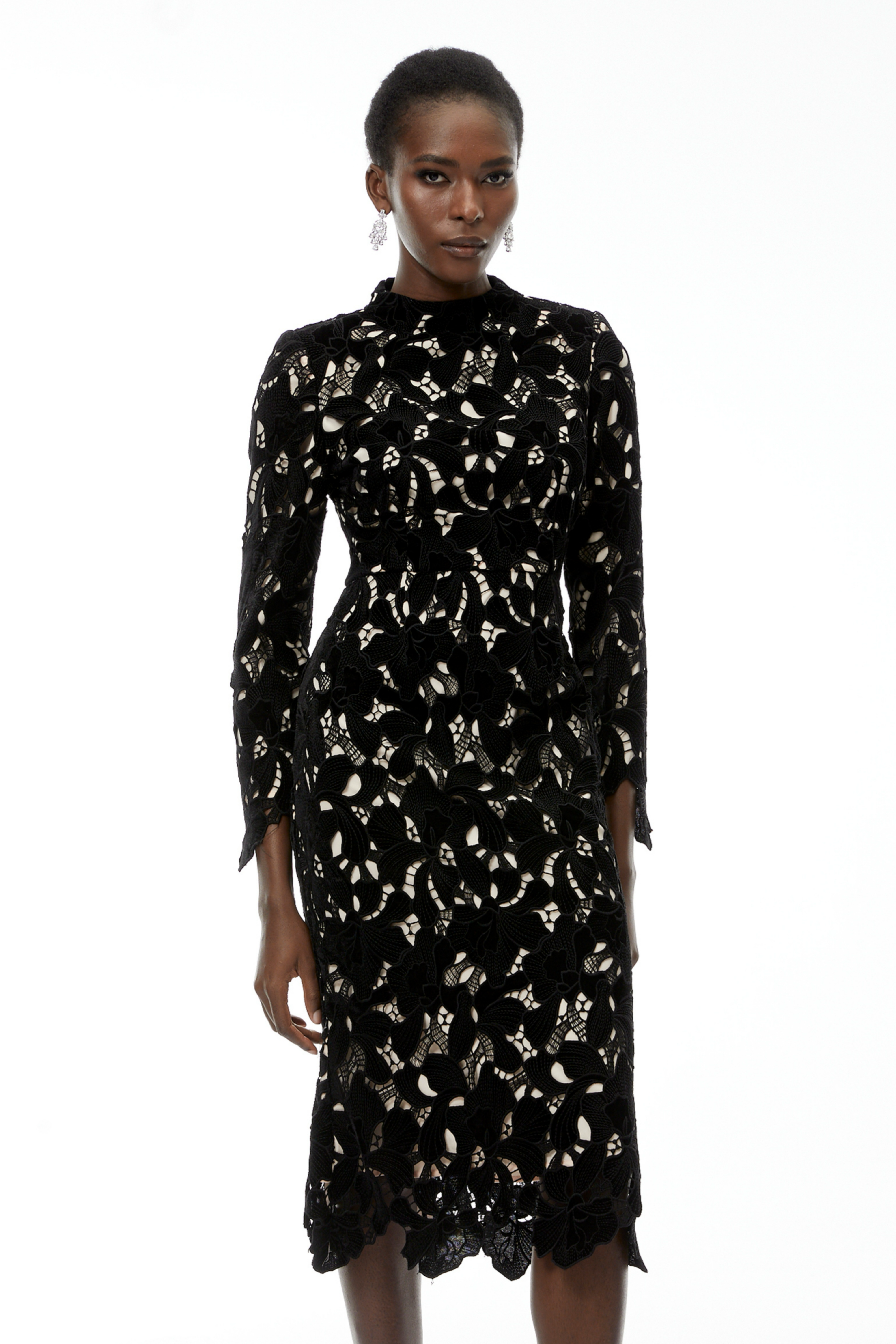 فستان ميدي أسود مطرز بالزهور من Hafdis