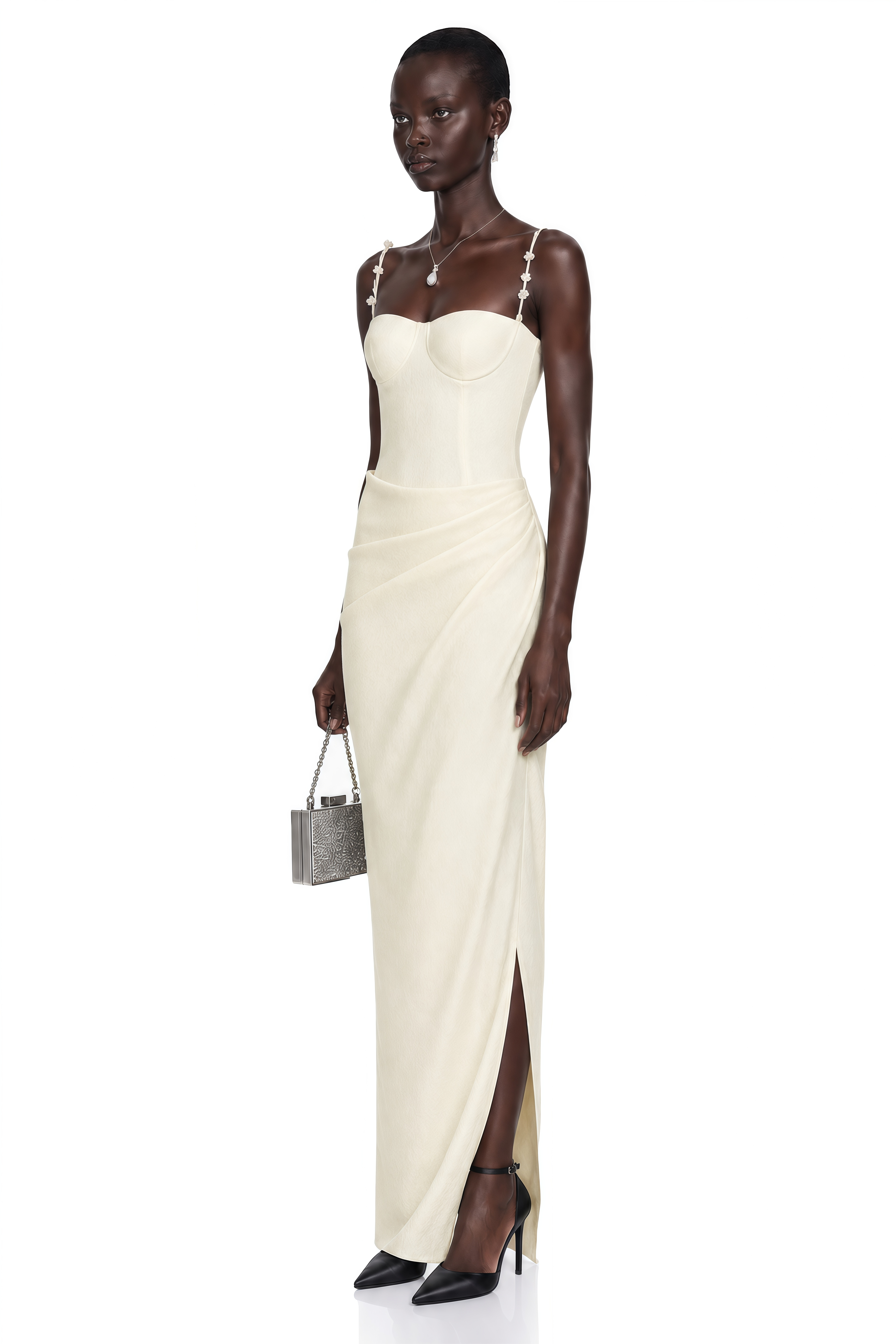 Robe longue Olympia blanc crème à bretelles fleuries en 3D