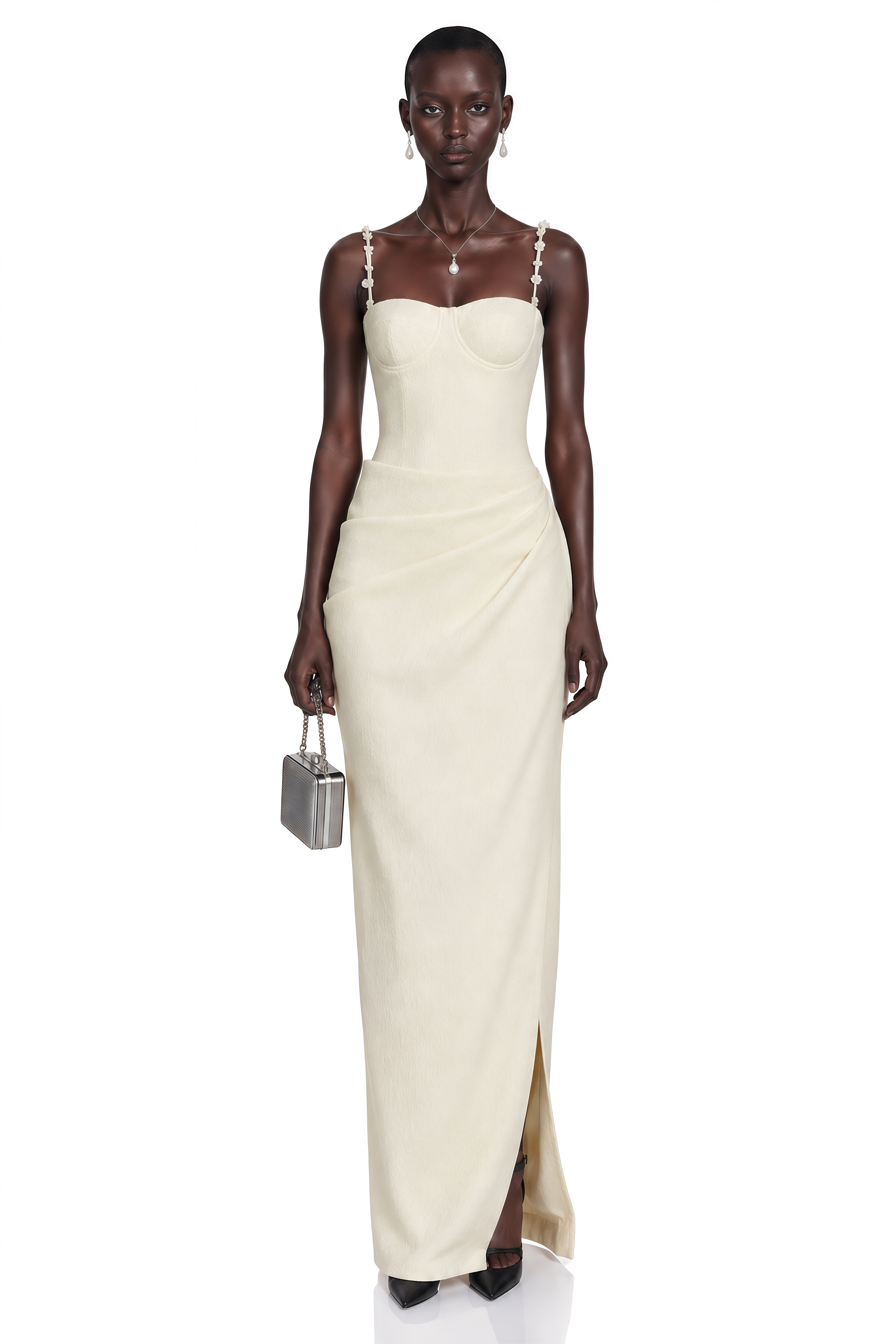 Robe longue Olympia blanc crème à bretelles fleuries en 3D