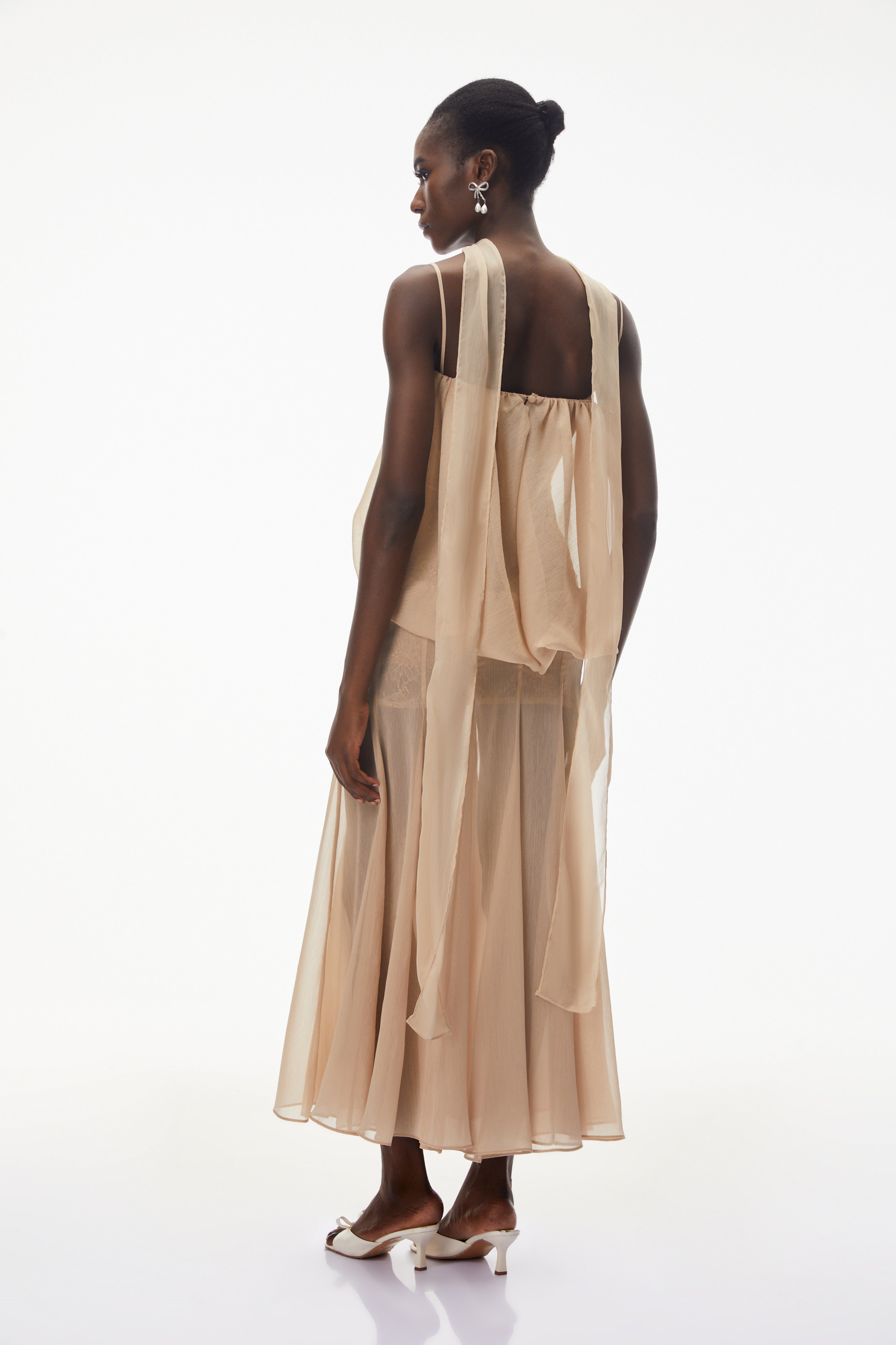 Ottoline – Maxikleid aus Champagnerfarbenem Netzstoff mit Drapierung