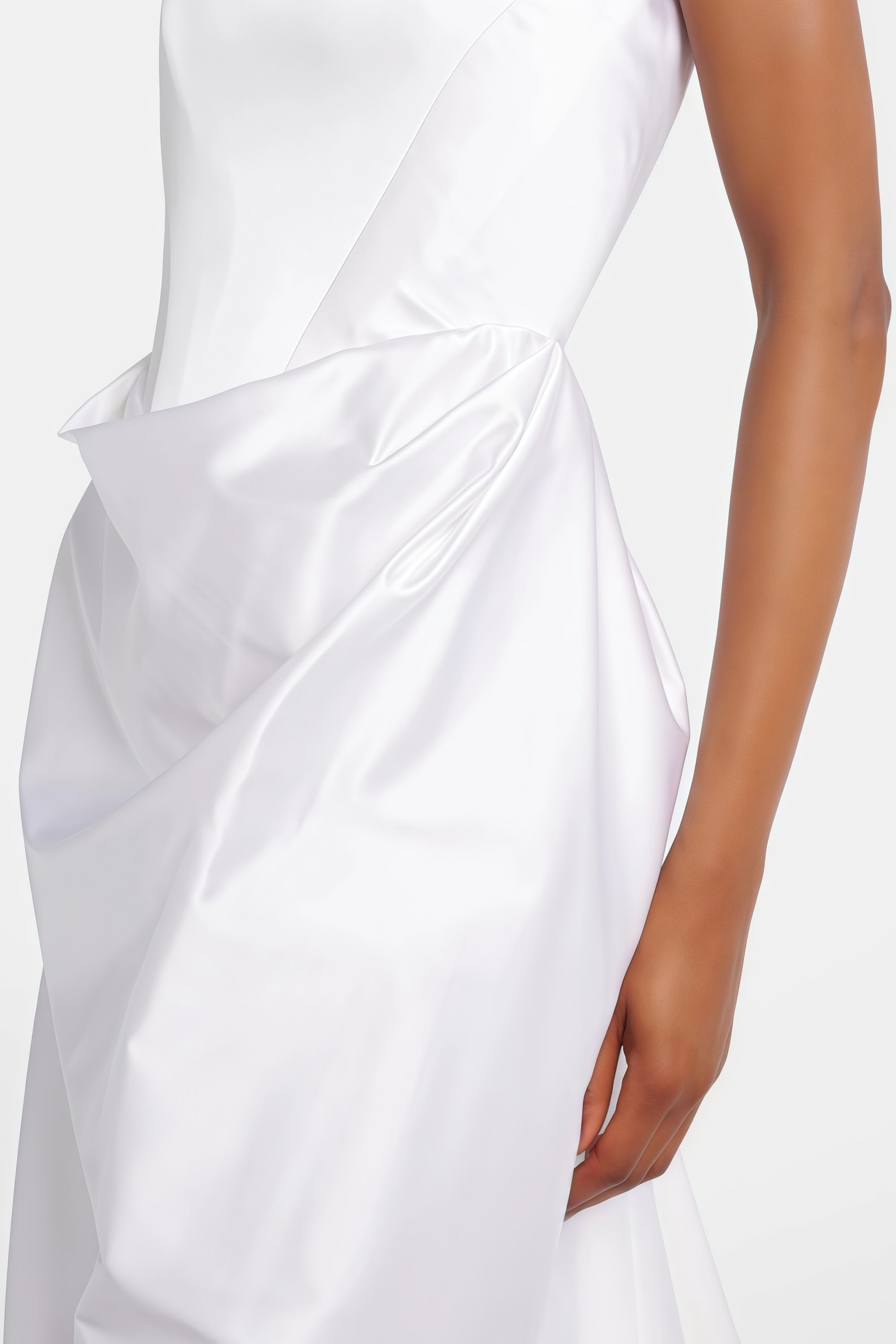 Fiona Weißes Satin-Maxikleid mit eckigem Ausschnitt