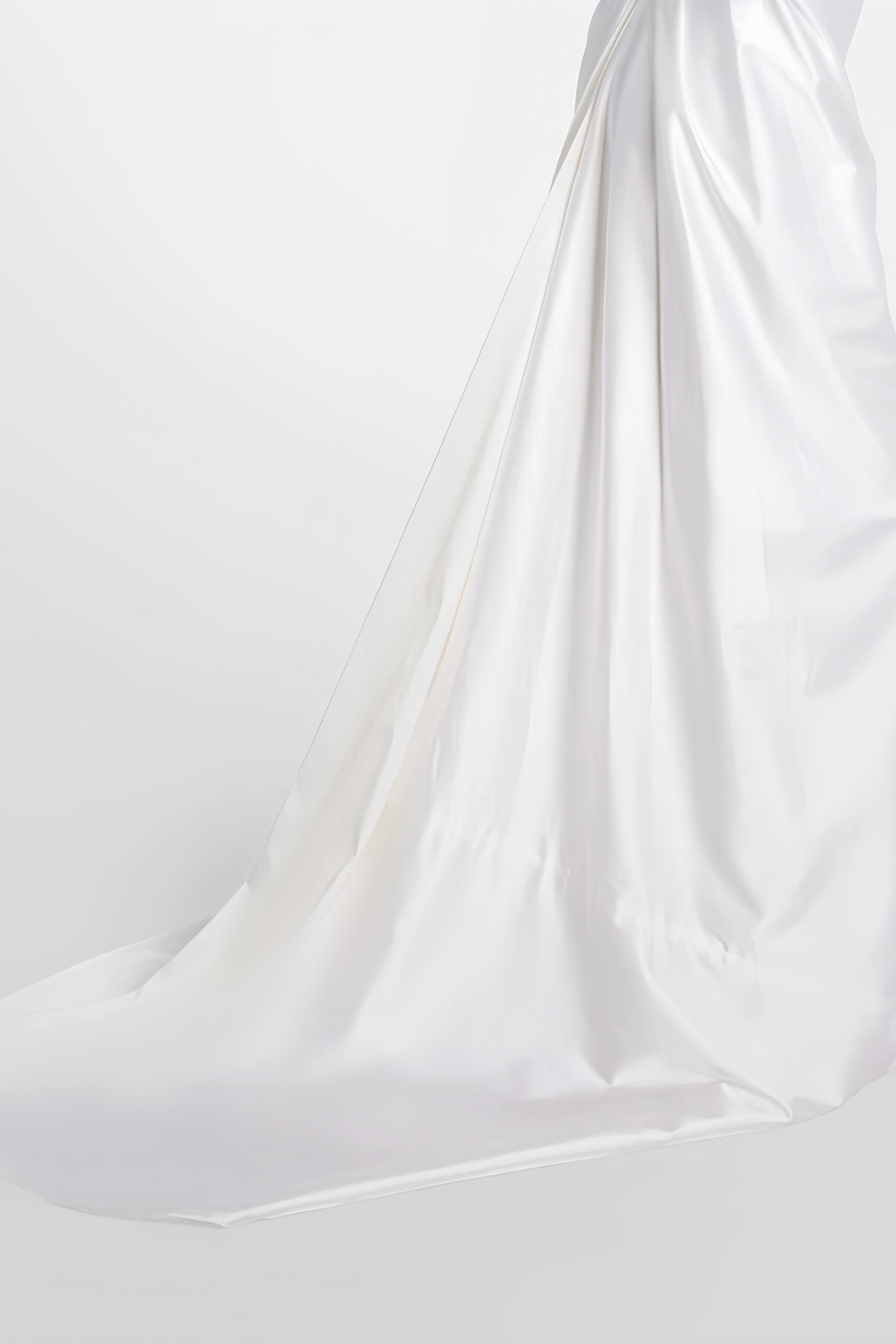 Fiona Weißes Satin-Maxikleid mit eckigem Ausschnitt