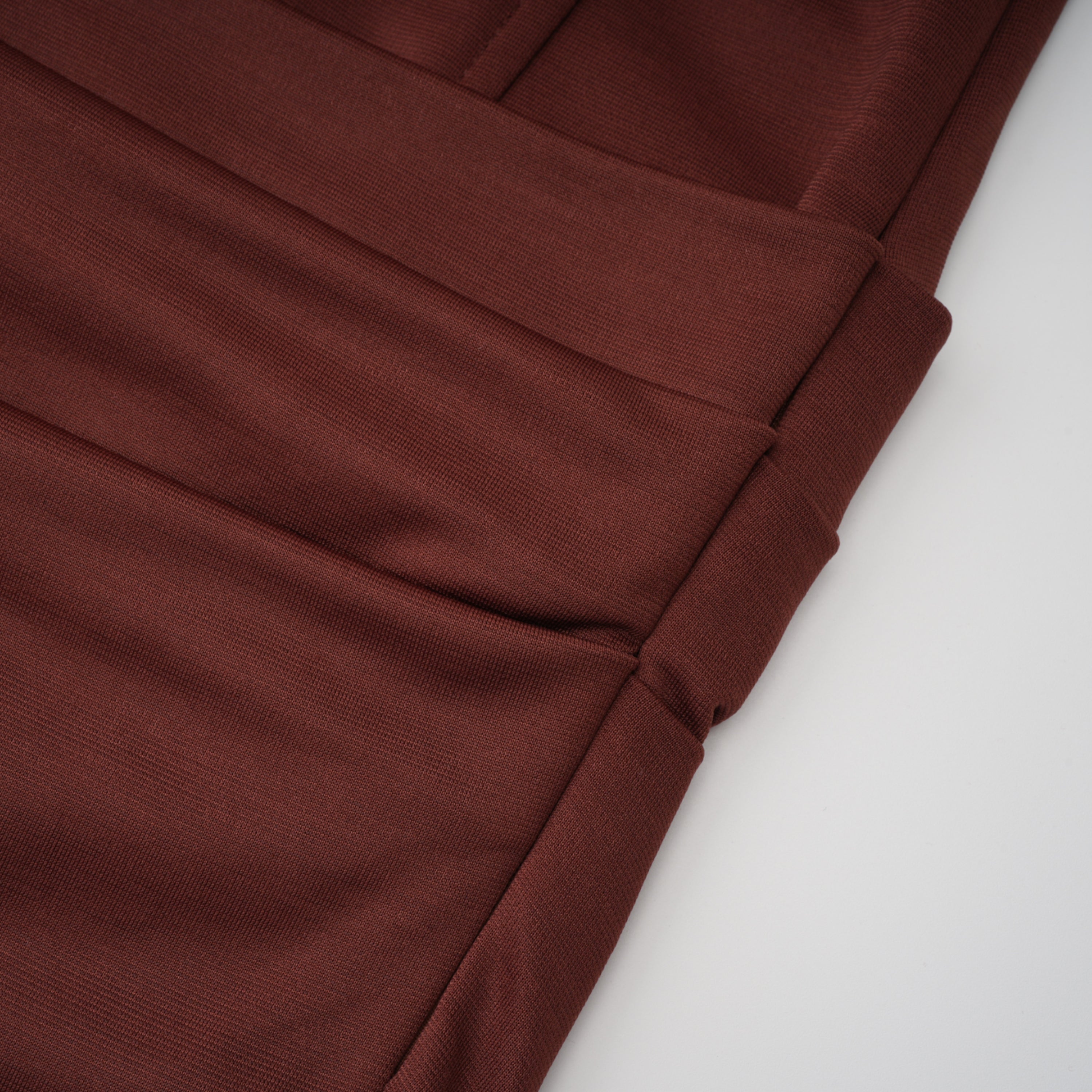 فستان طويل بياقة كورسيه مزركشة من Paulette Brown