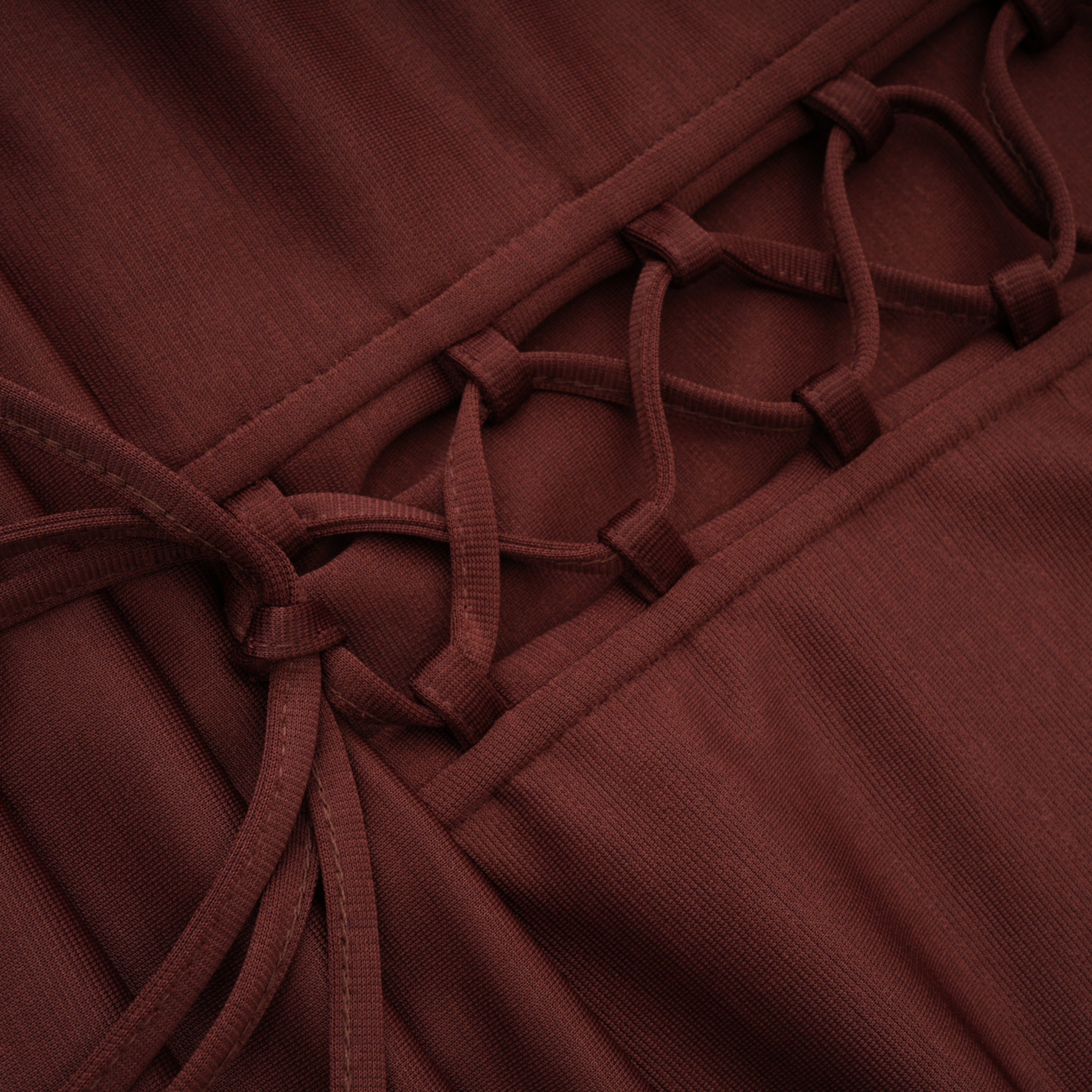 فستان طويل بياقة كورسيه مزركشة من Paulette Brown