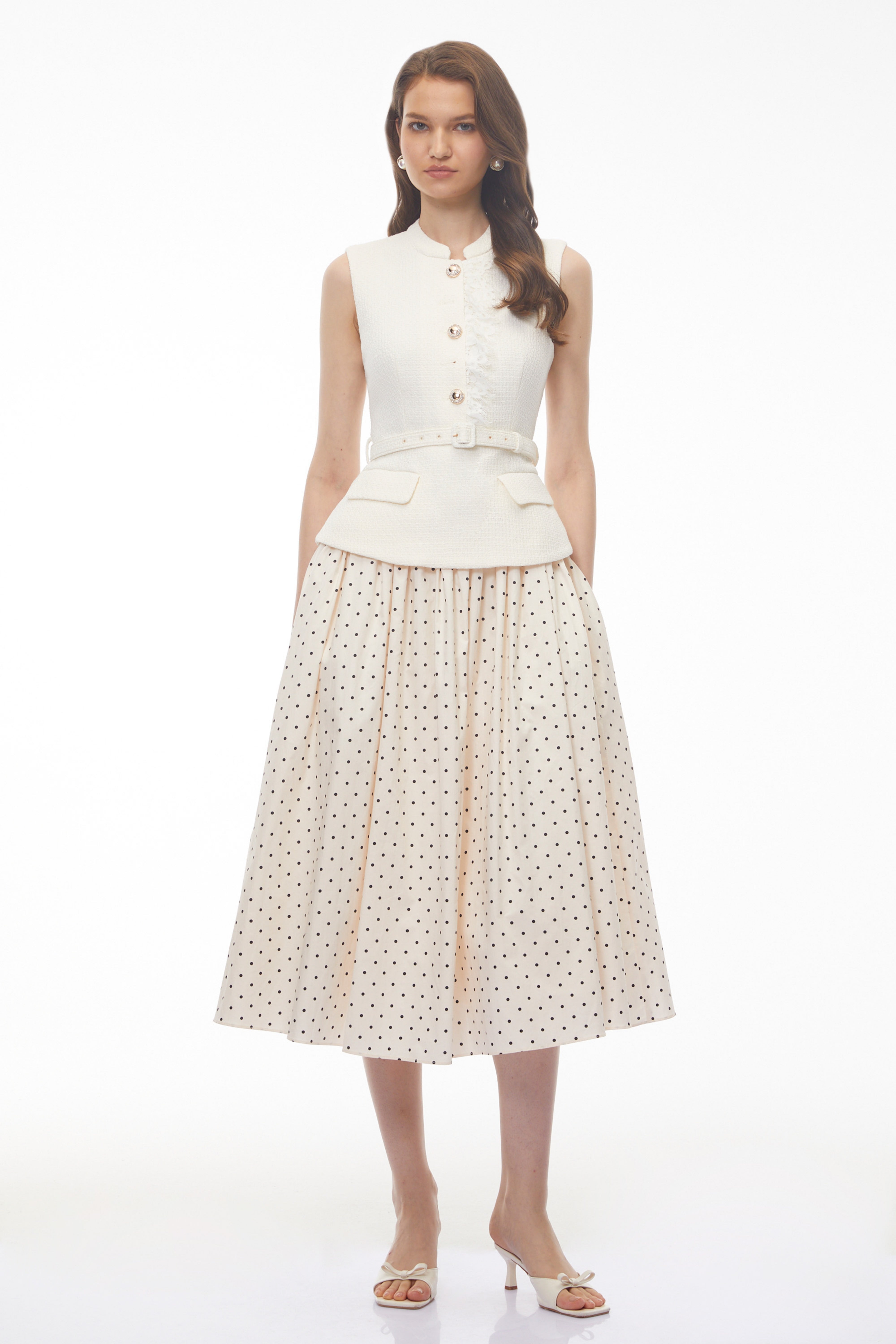 Robe mi-longue sans manches à pois et empiècements, modèle Pernilla White
