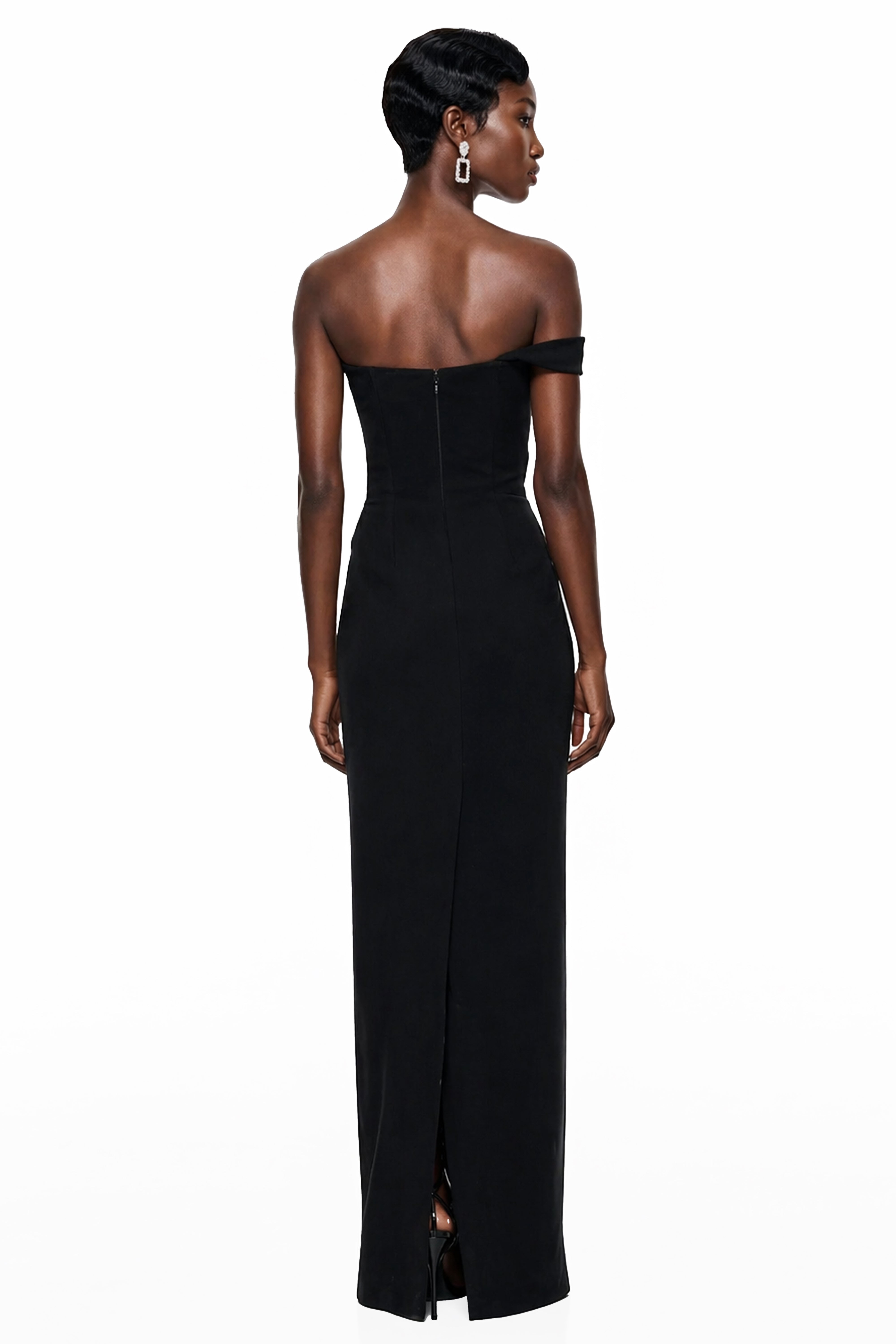 فستان طويل بكتف واحد من "بريسيلا بلاك" بتصميم ألوان متباينة