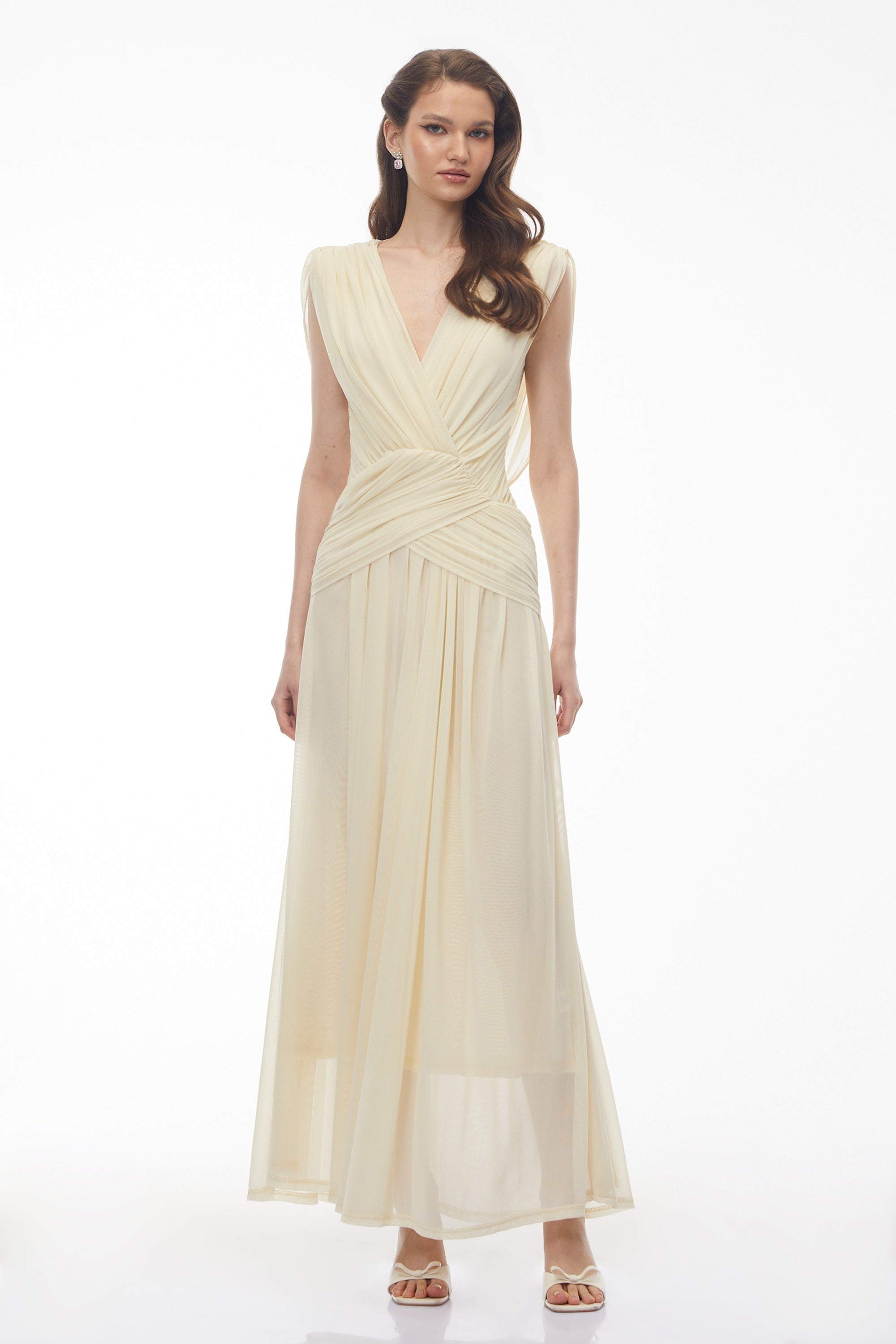 Robe longue froncée à encolure en V et croisement sur le devant, couleur jaune beurre, de la marque Quiana