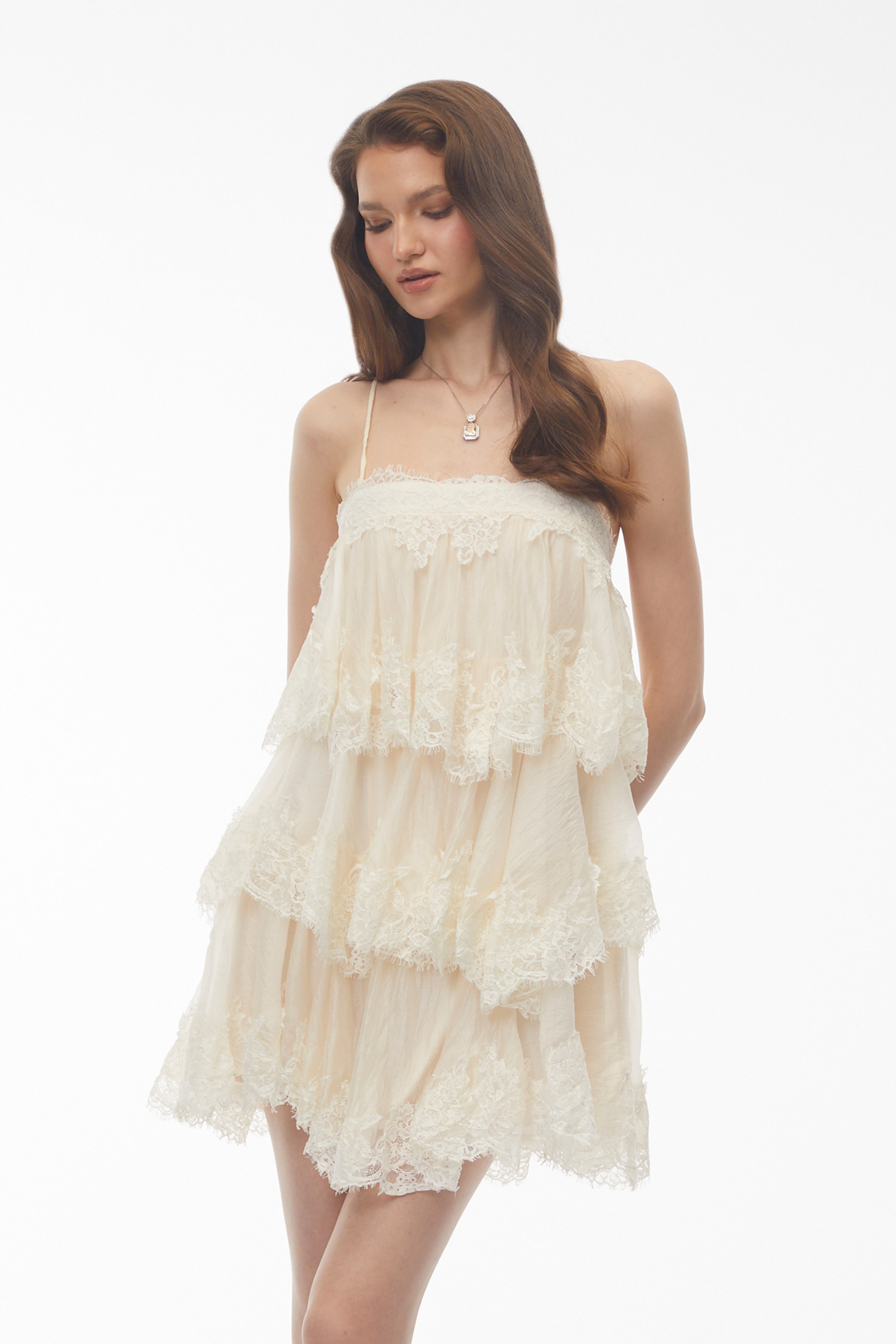 ワンピース Rachel knit frill mini dress beige Rachel Beige Tiered Mini Dress with Lace Trim