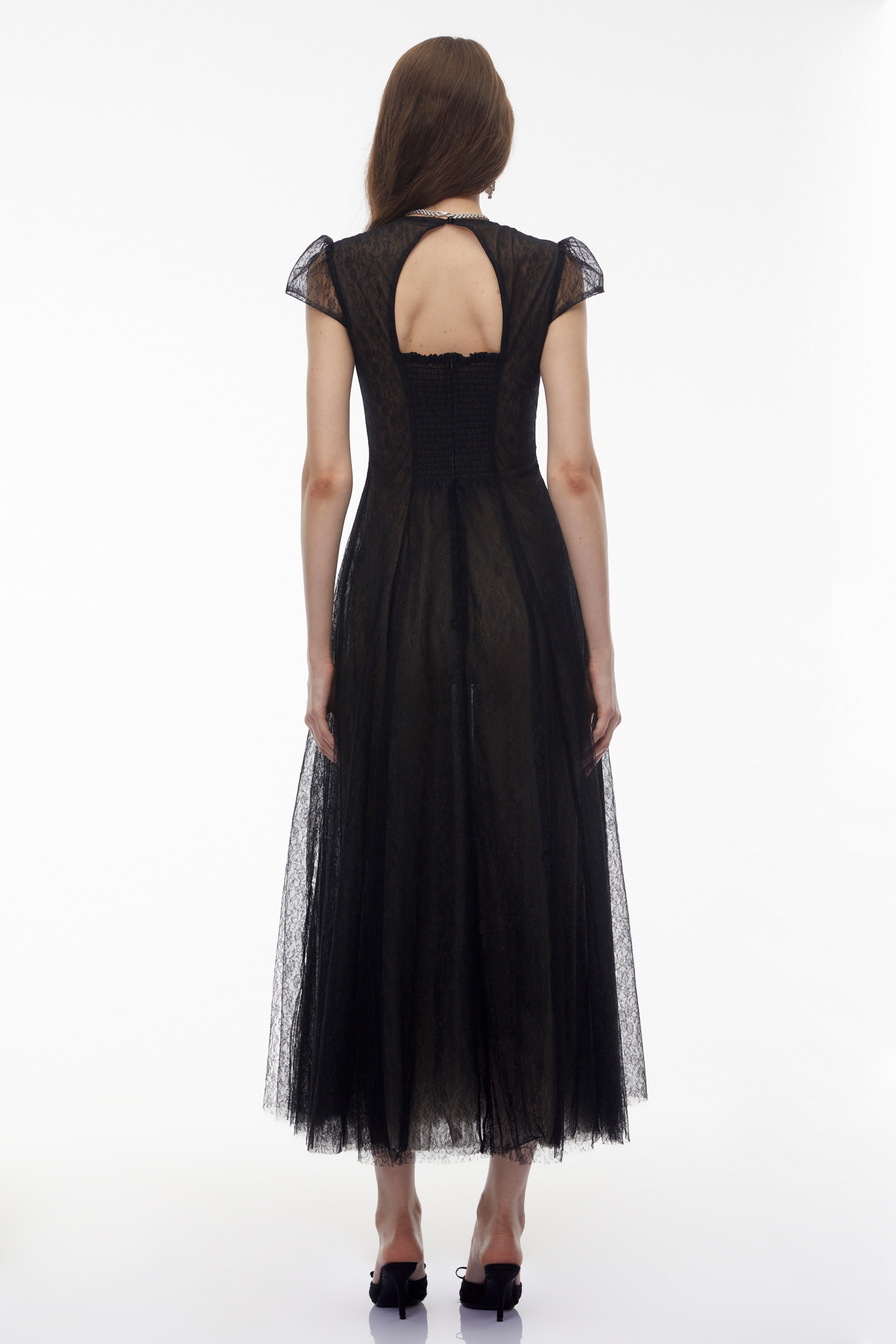 Radiya Schwarzes Maxikleid mit floraler Spitze und Plissee