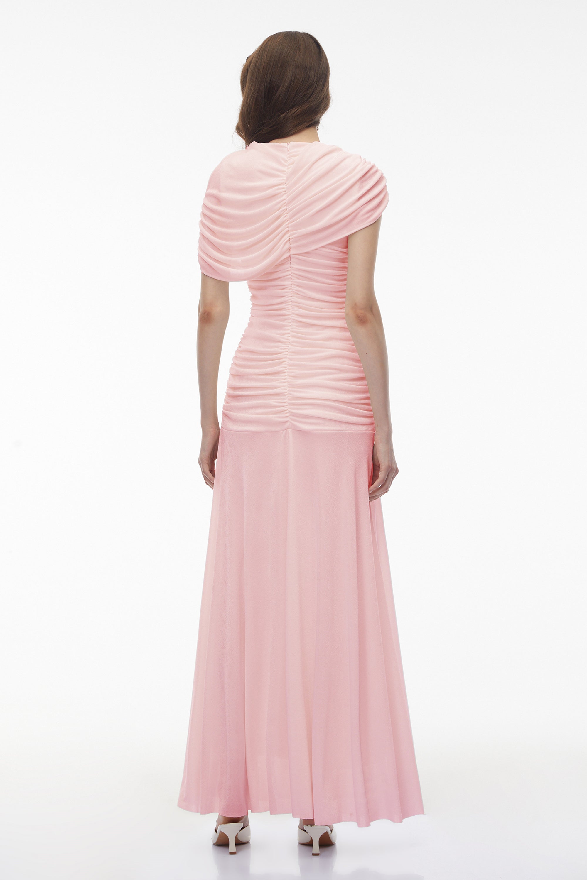 Rosalyn – Rosa Maxikleid mit Rundhalsausschnitt und Rüschen