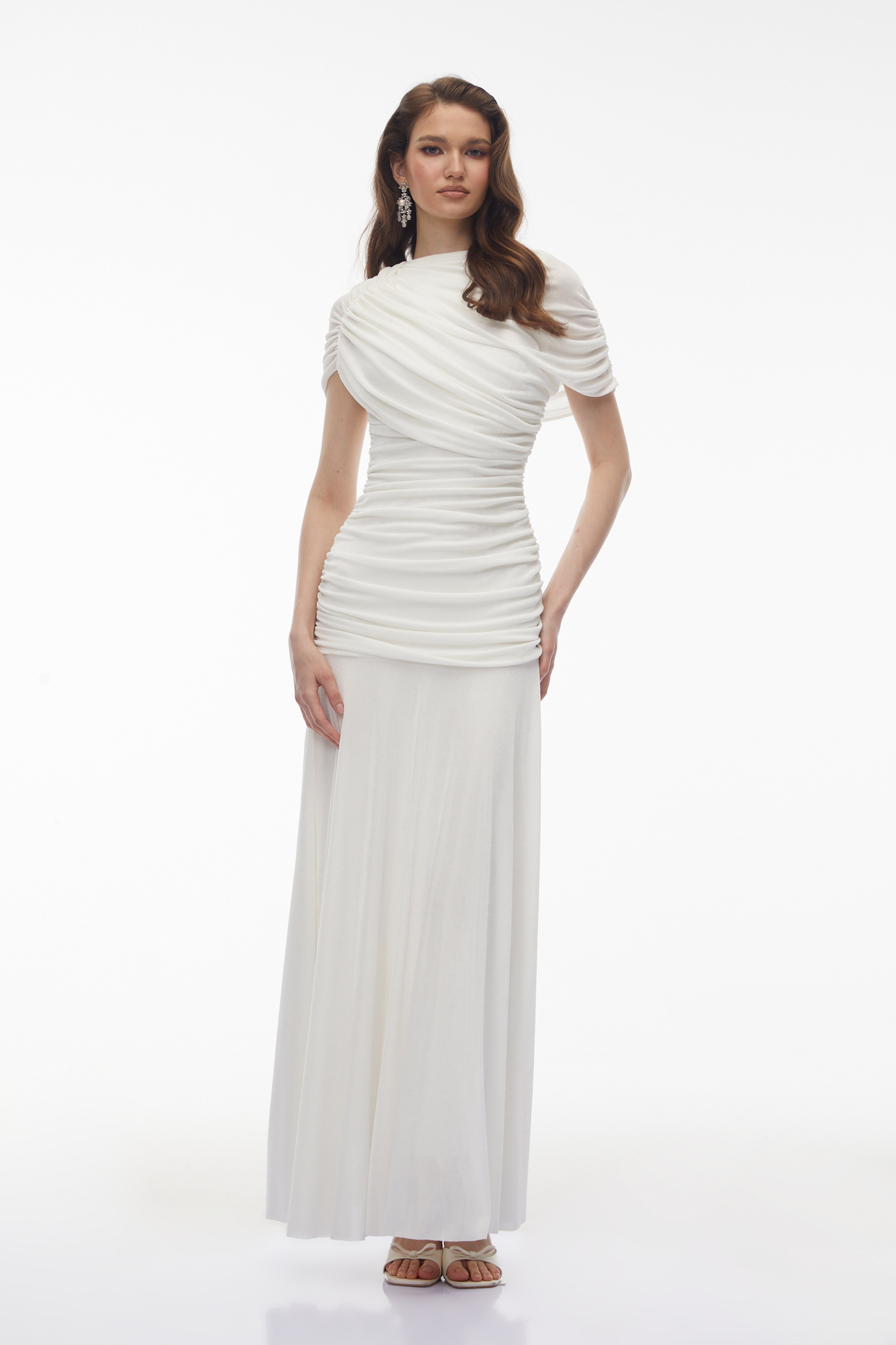 Rosalyn White – Maxikleid mit Rundhalsausschnitt und Rüschen