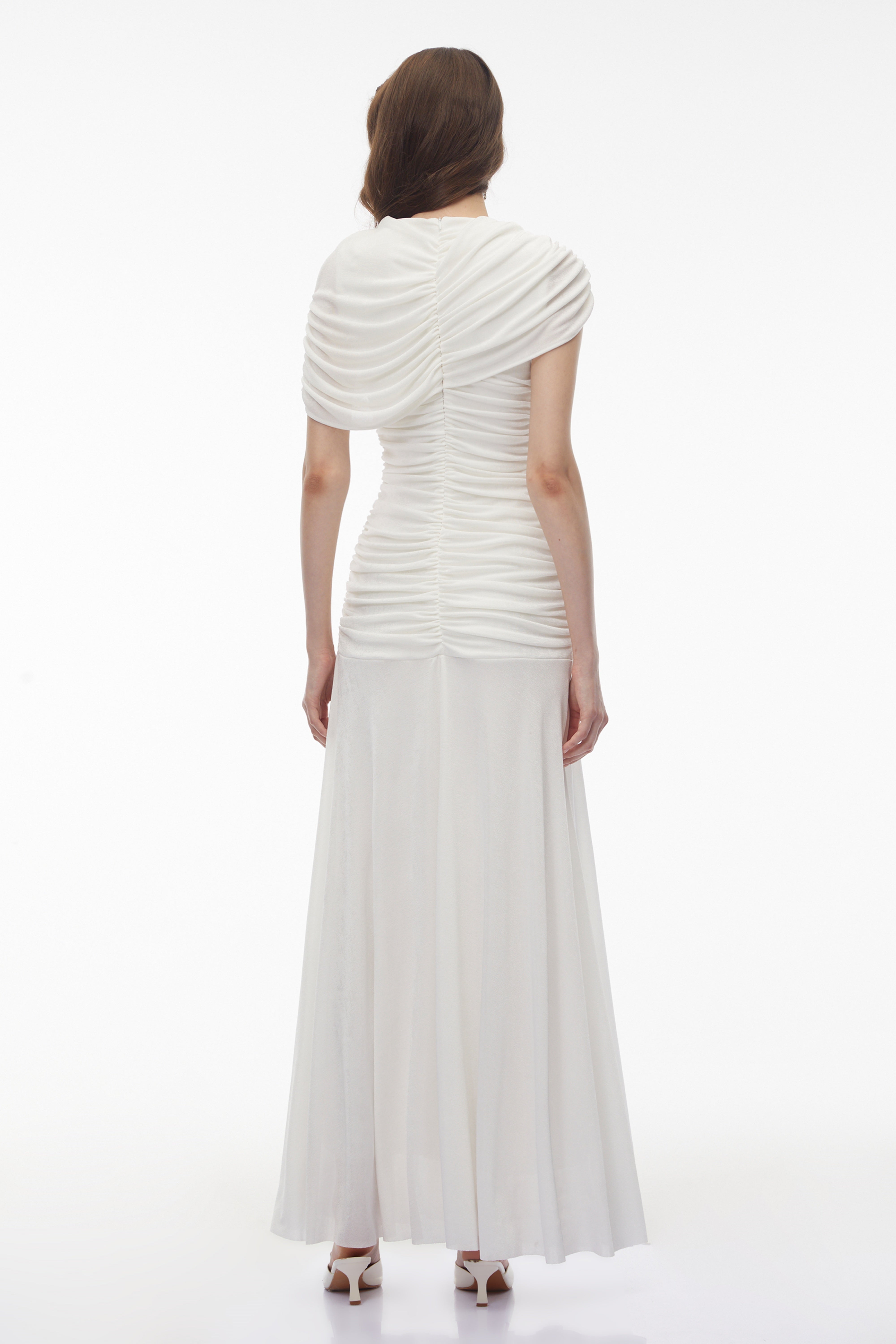 Rosalyn White – Maxikleid mit Rundhalsausschnitt und Rüschen