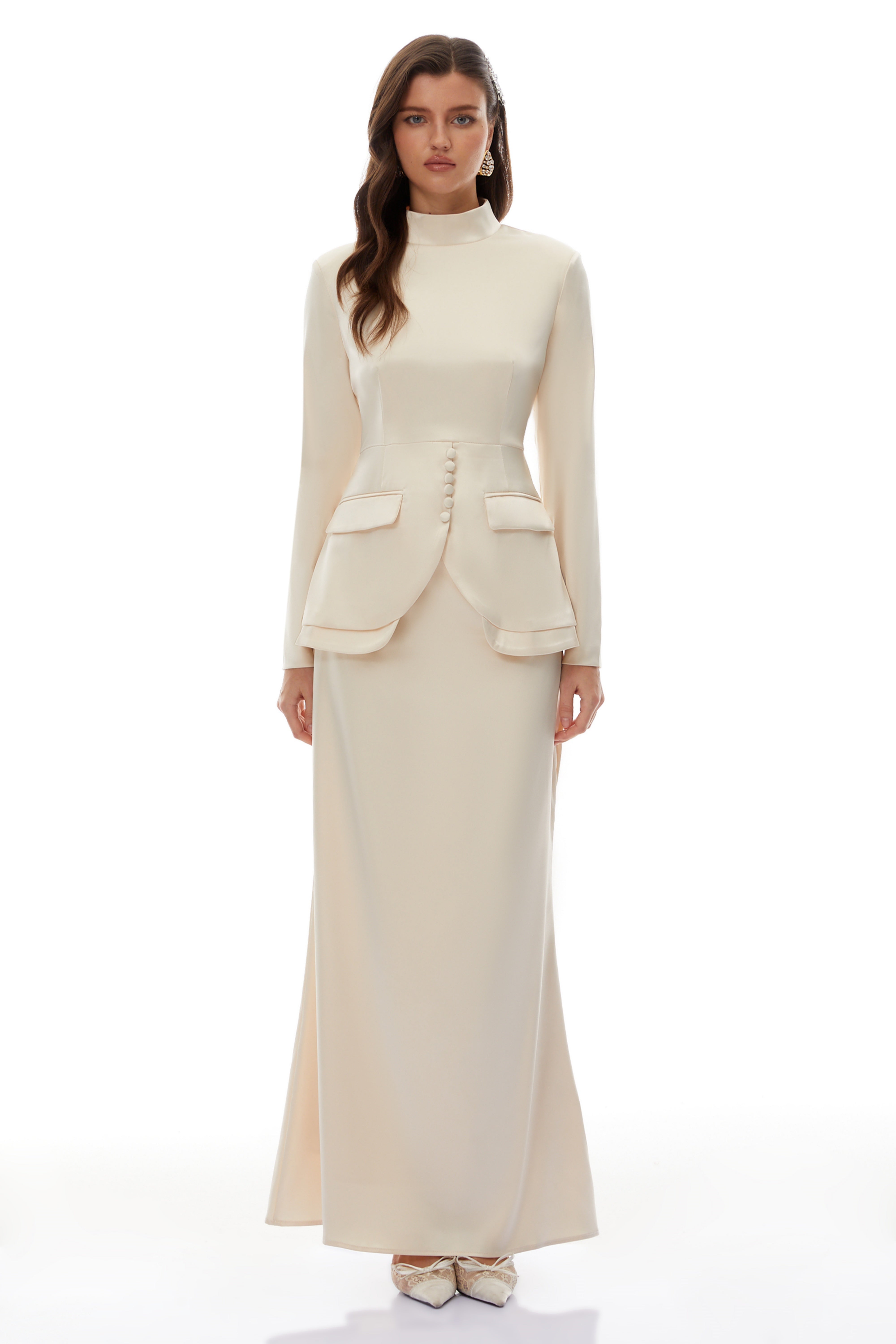 طقم روكسان المحايد من بلوزة بياقة عالية وتنورة بتصميم حورية البحر