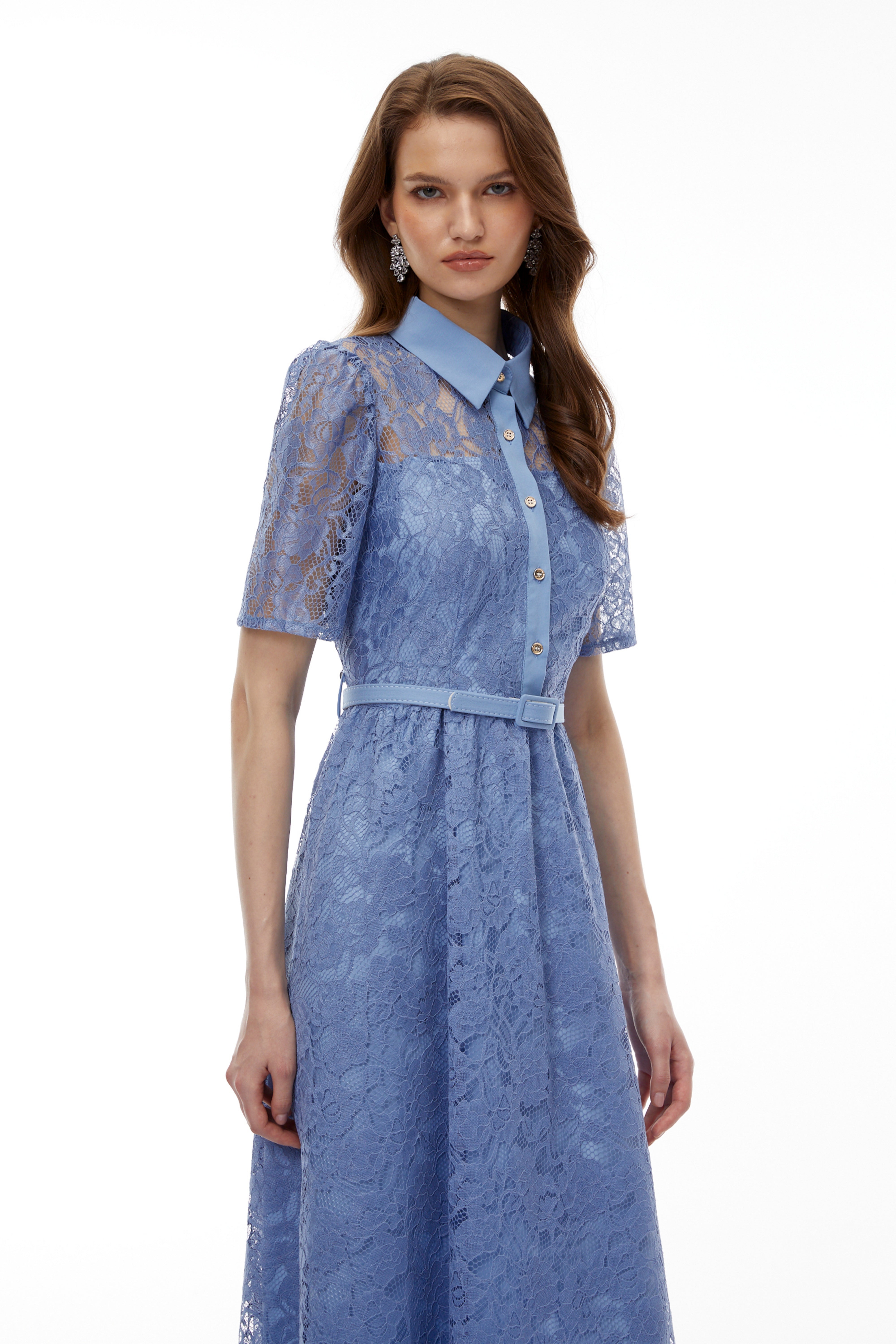 Ruqayya Blaues Midi-Kleid mit Blumenmuster und Spitze