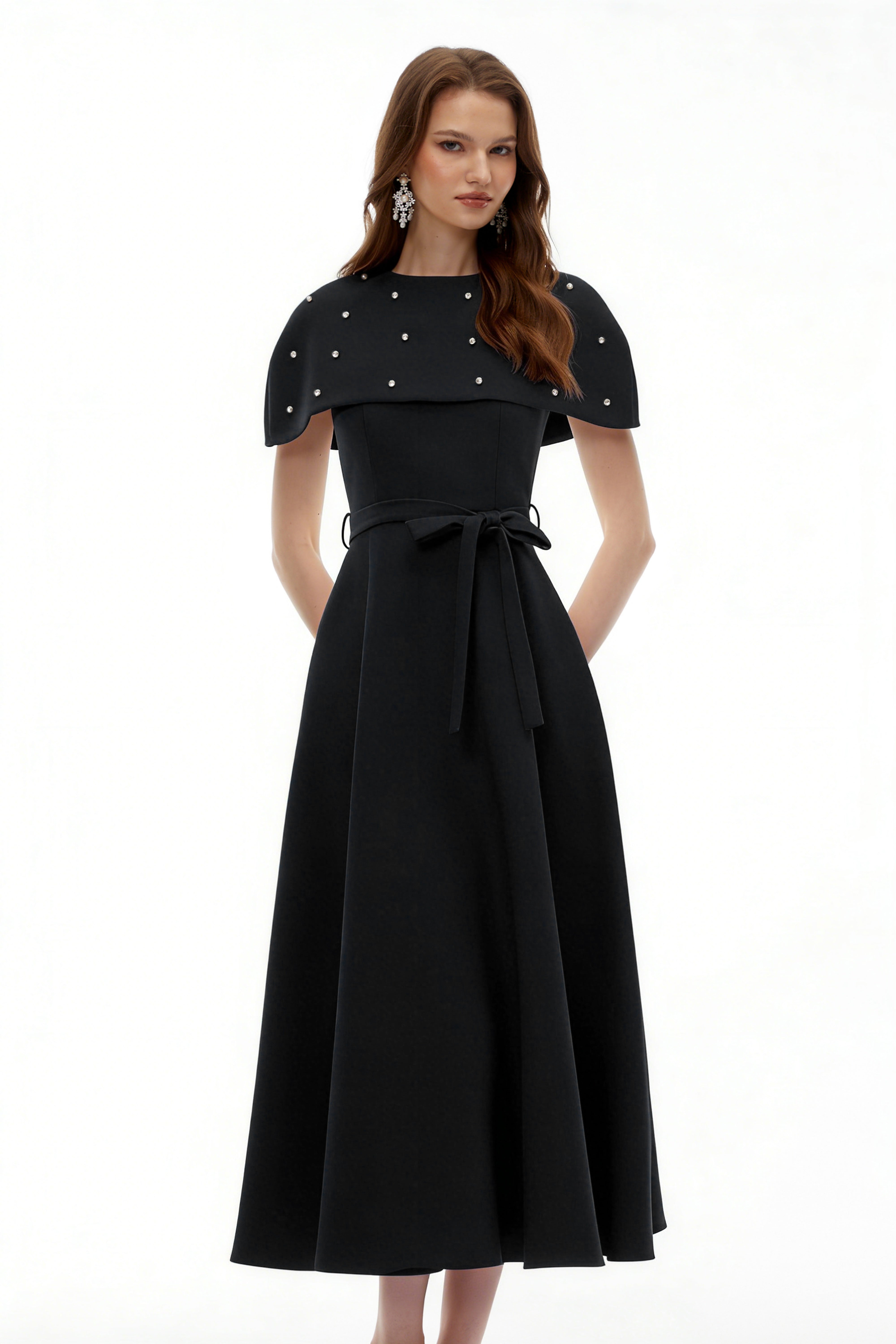 فستان ميدي أسود مزين من "سودة" مع رداء