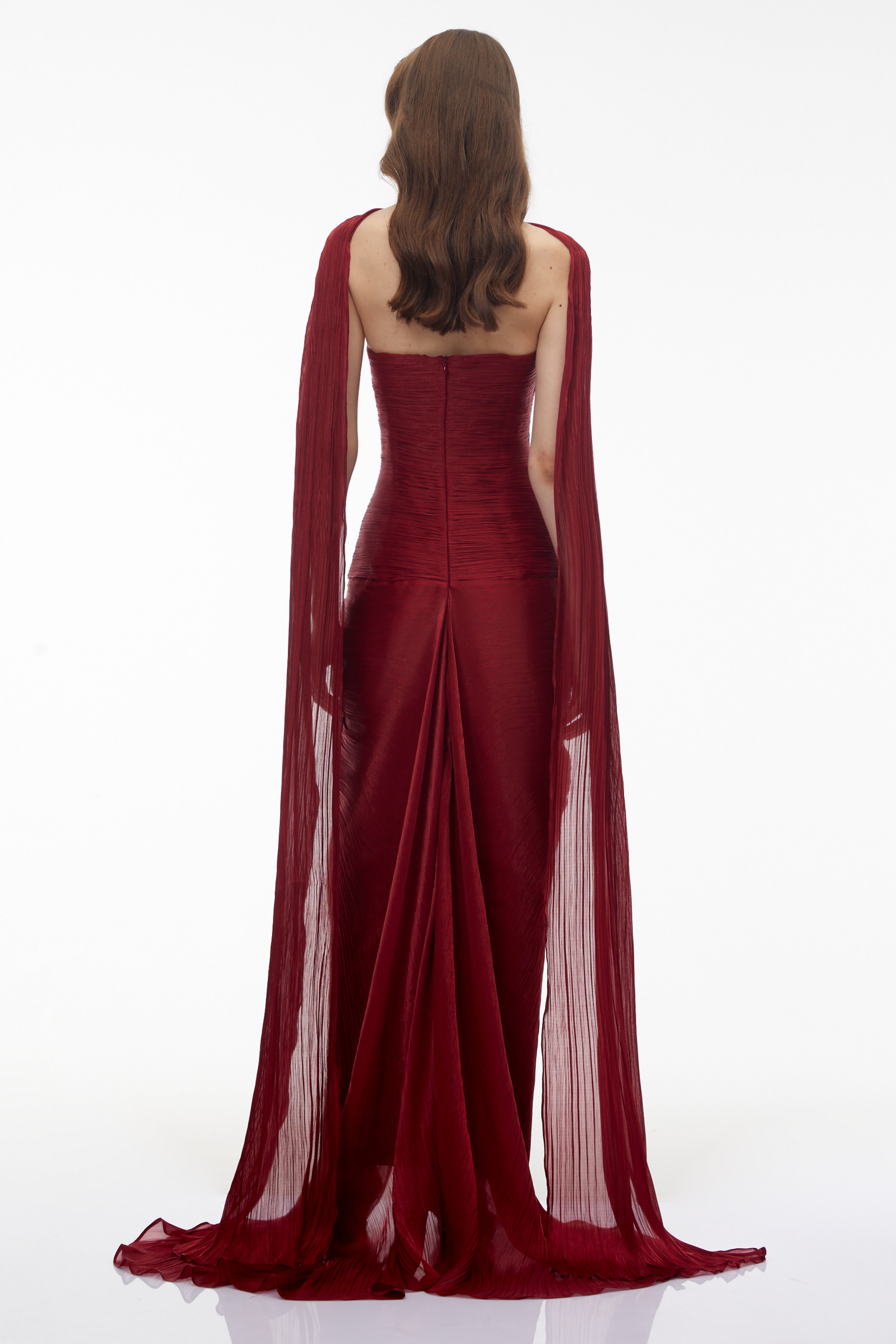 فستان ماكسي غير متماثل من شيفرا بورجوندي