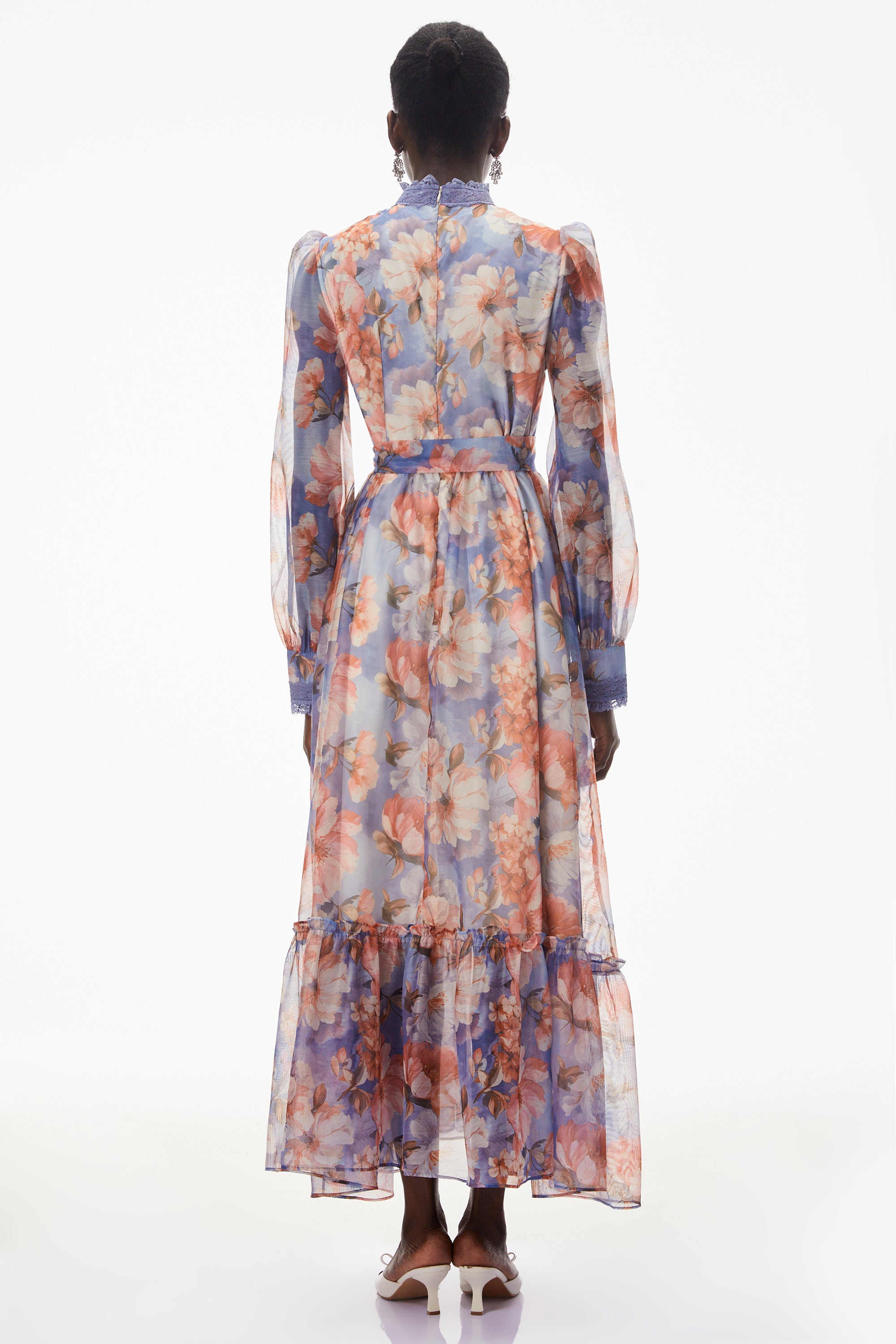 Maxikleid von Sibyl Blue mit Blumenmuster und Spitzenbesatz