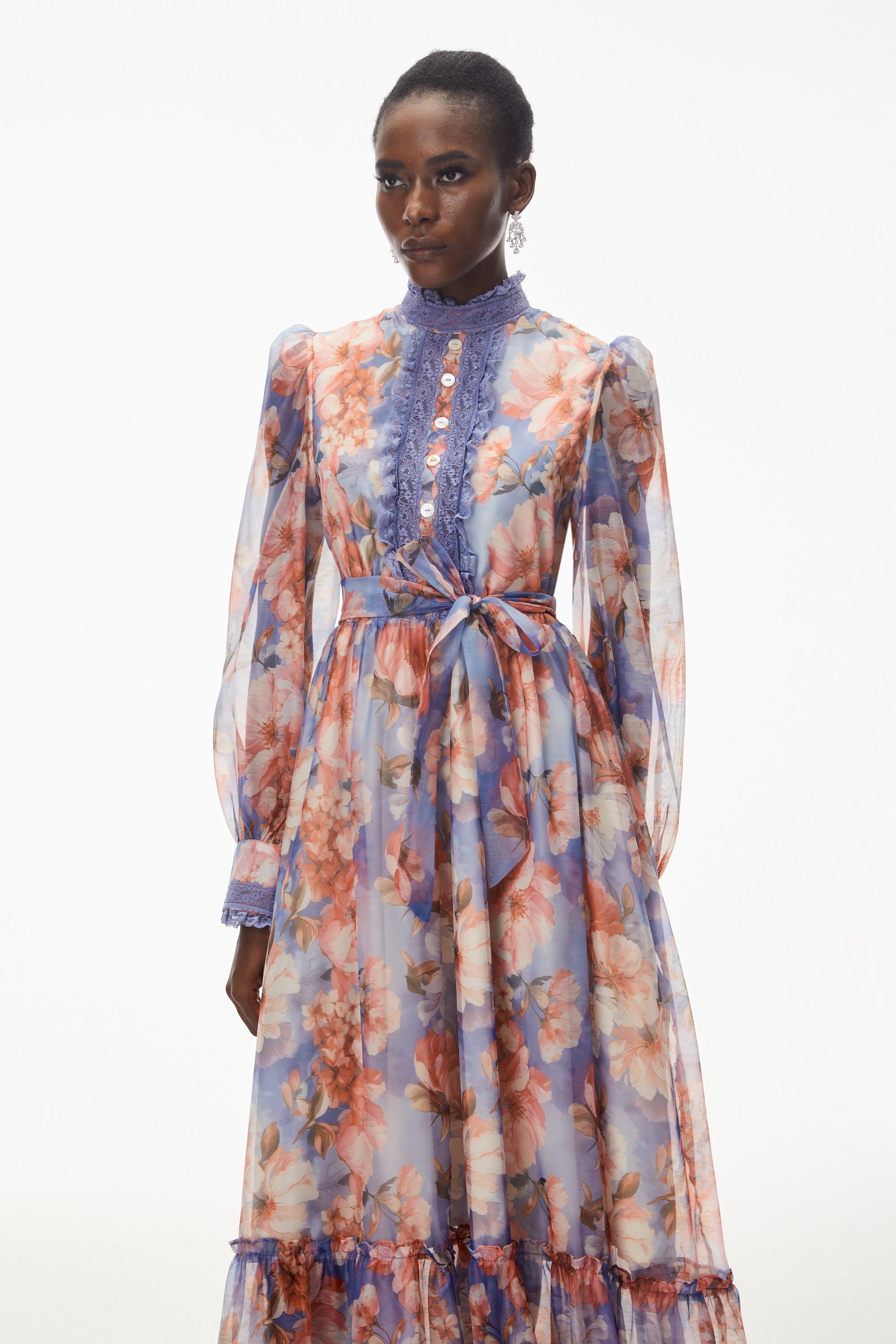 Maxikleid von Sibyl Blue mit Blumenmuster und Spitzenbesatz