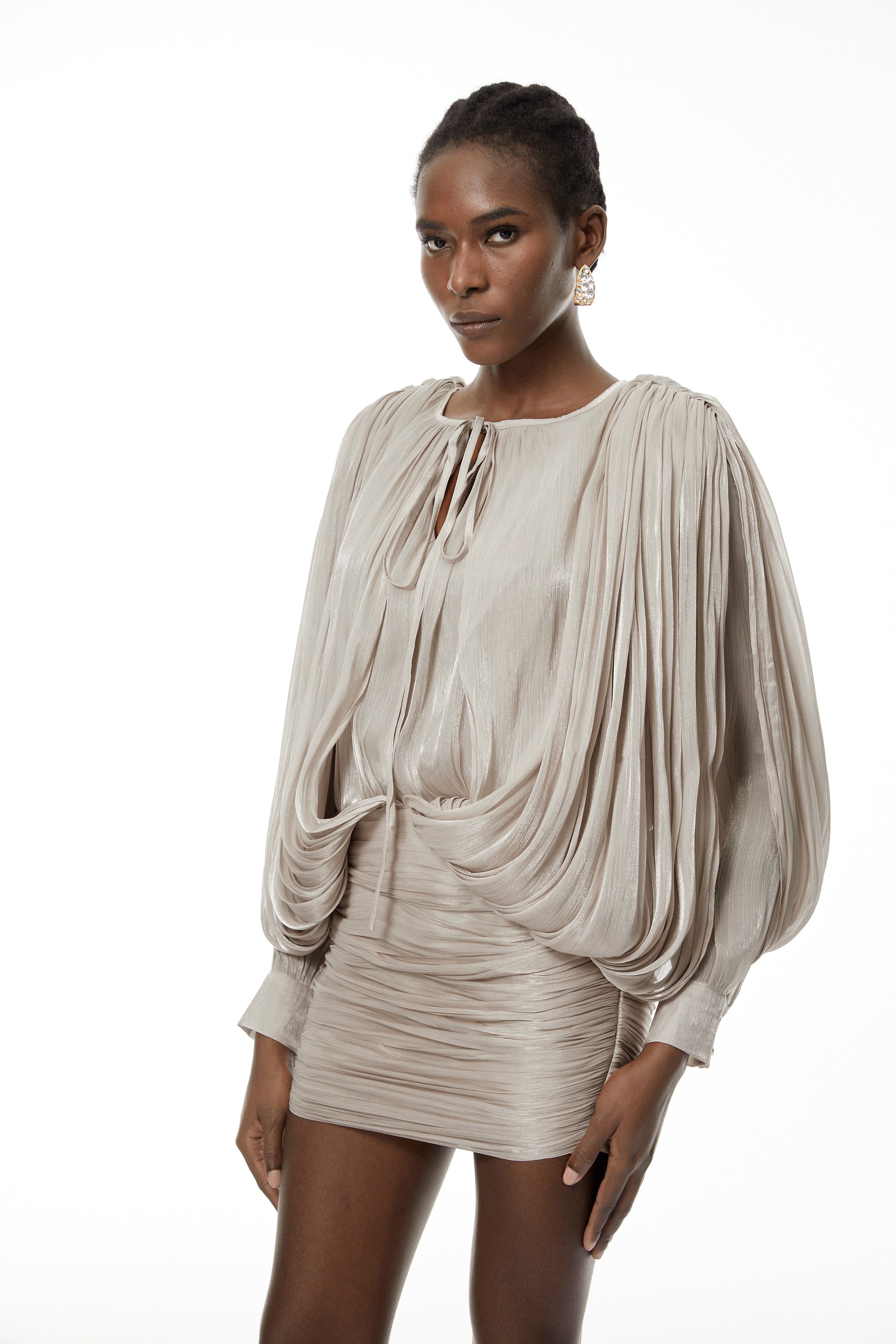 فستان قصير مطوي بالكامل من Lumi Neutrals