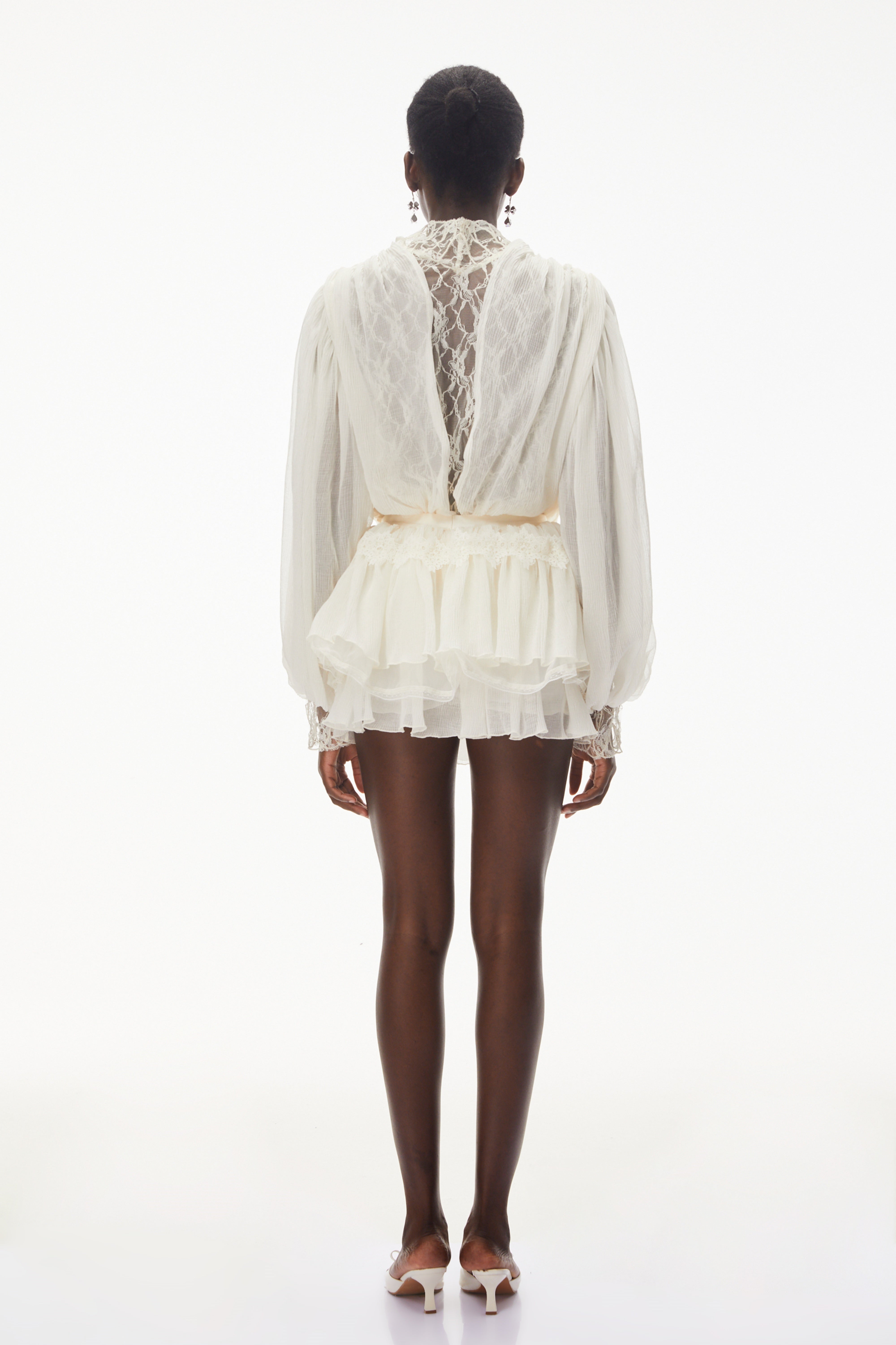 Set aus Bluse mit weißer Spitzenborte und Stufrock