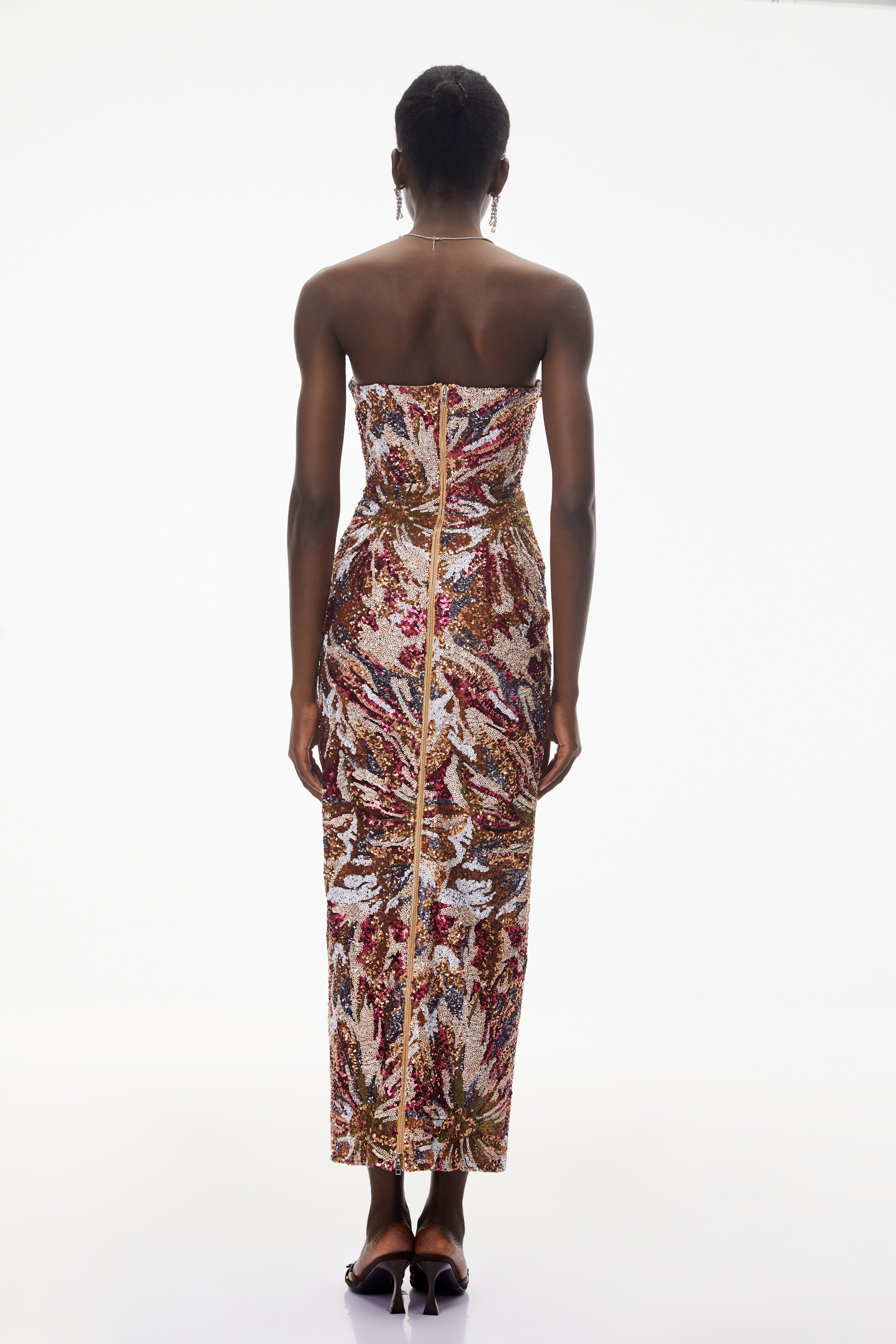 Stefania – Rosa, schulterfreies Maxikleid mit Blumenstickerei