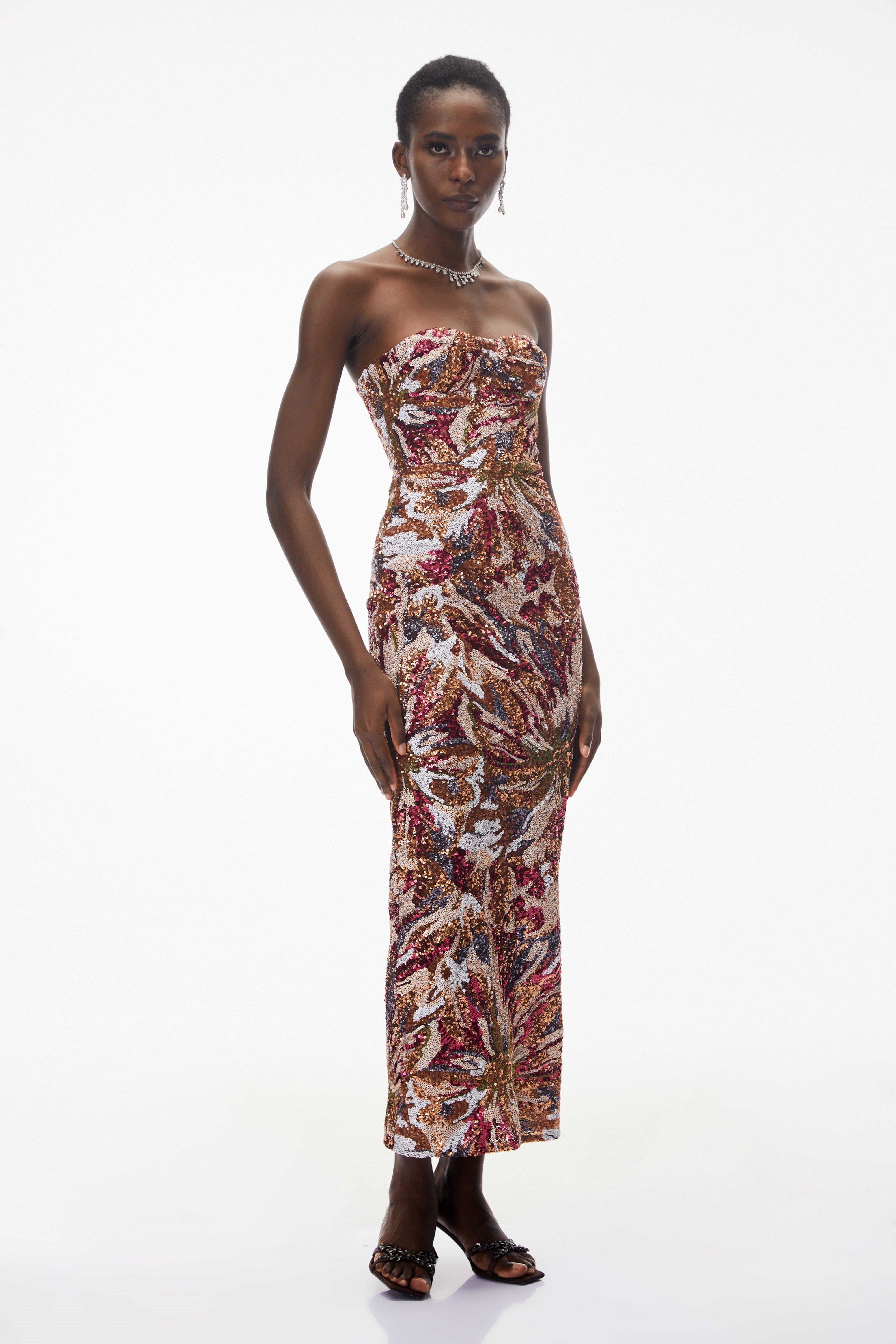 Stefania – Rosa, schulterfreies Maxikleid mit Blumenstickerei