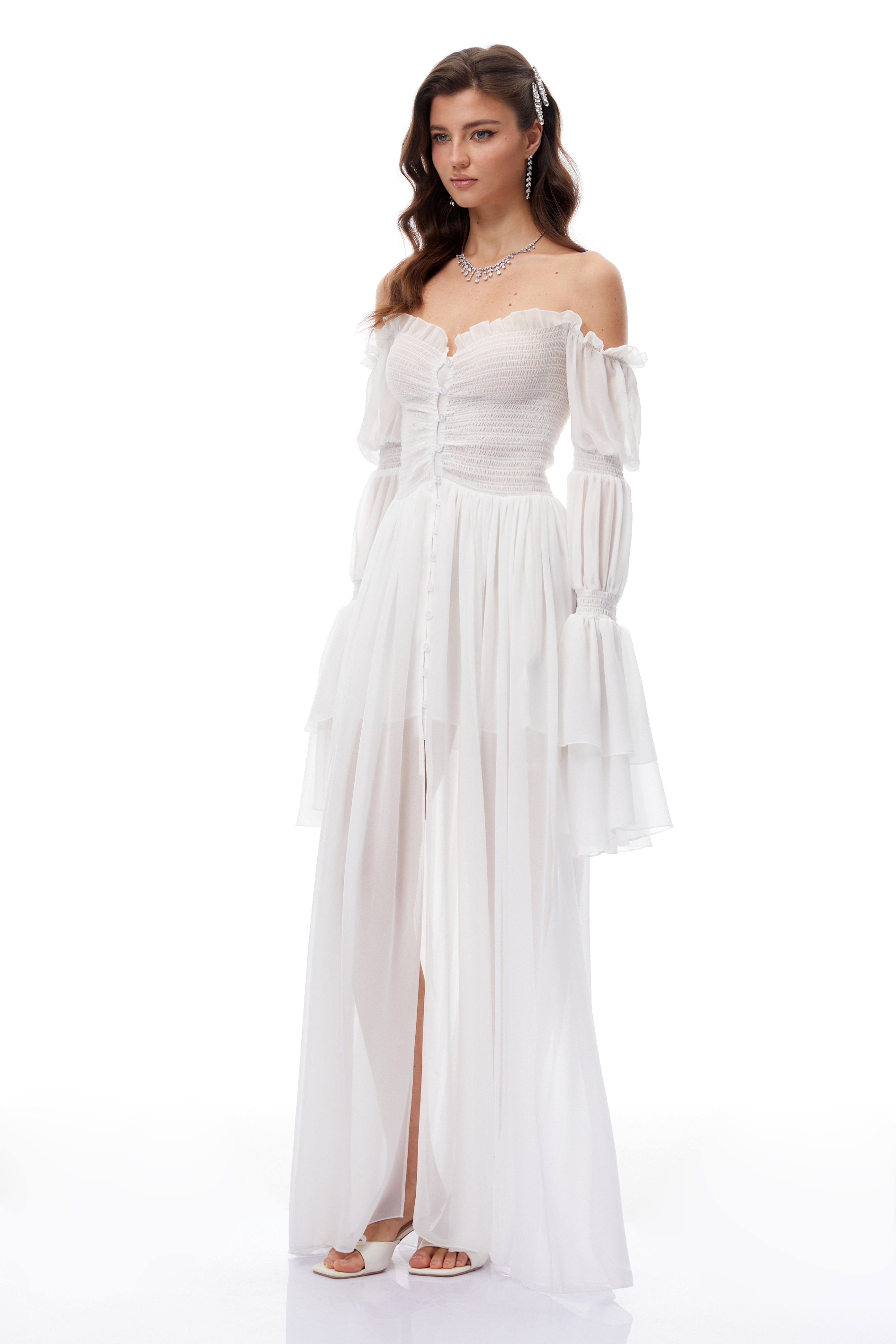 فستان طويل من الشيفون المطوي باللون الأبيض من Stefania