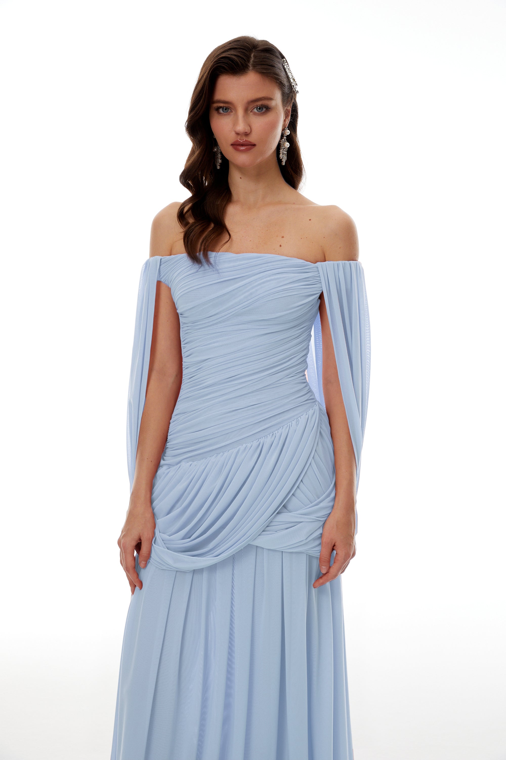 Suné – Blaues Maxikleid mit gekräuseltem Ausschnitt