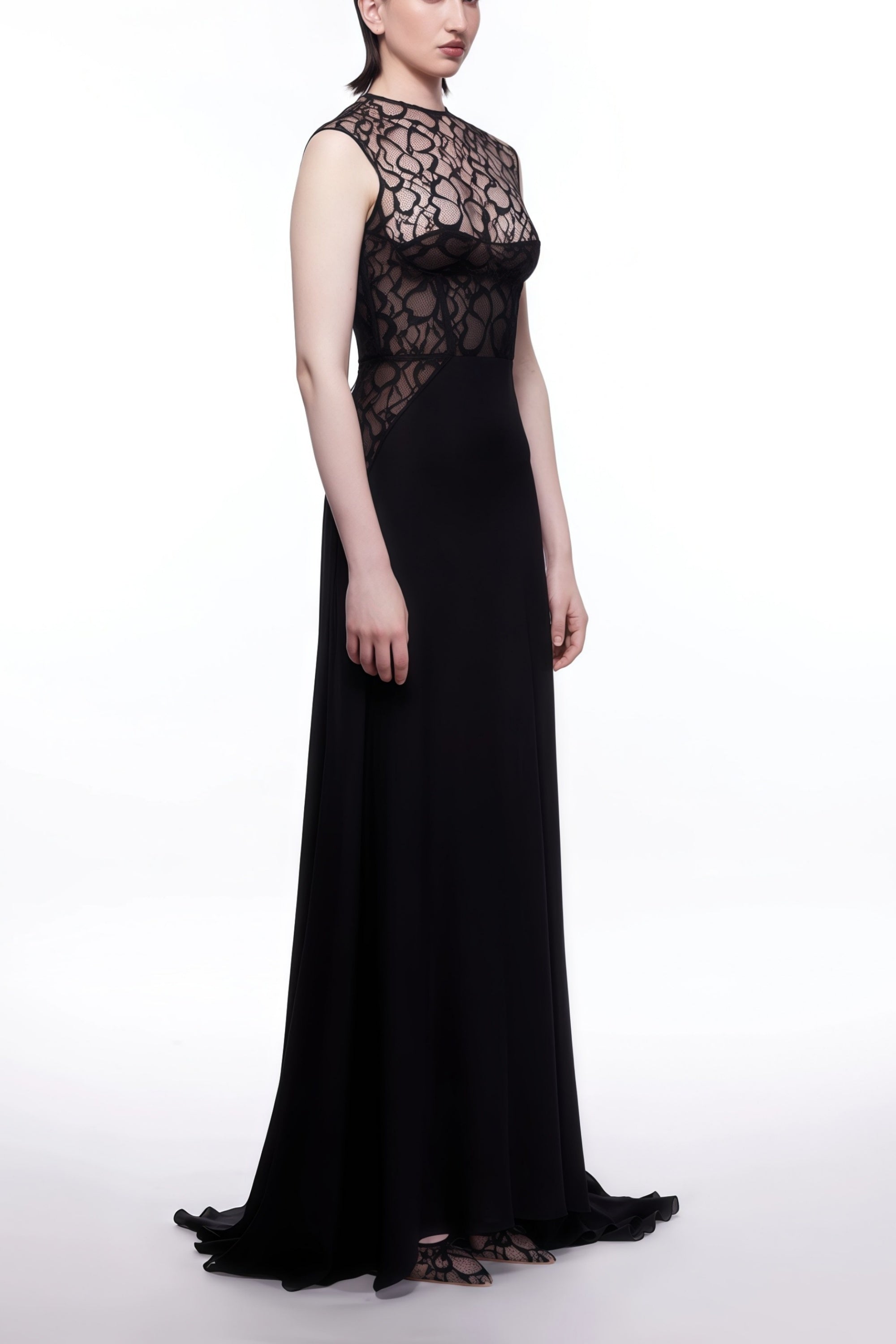 فستان طويل غير متماثل بجزء من الدانتيل باللون الأسود من أوتيلي