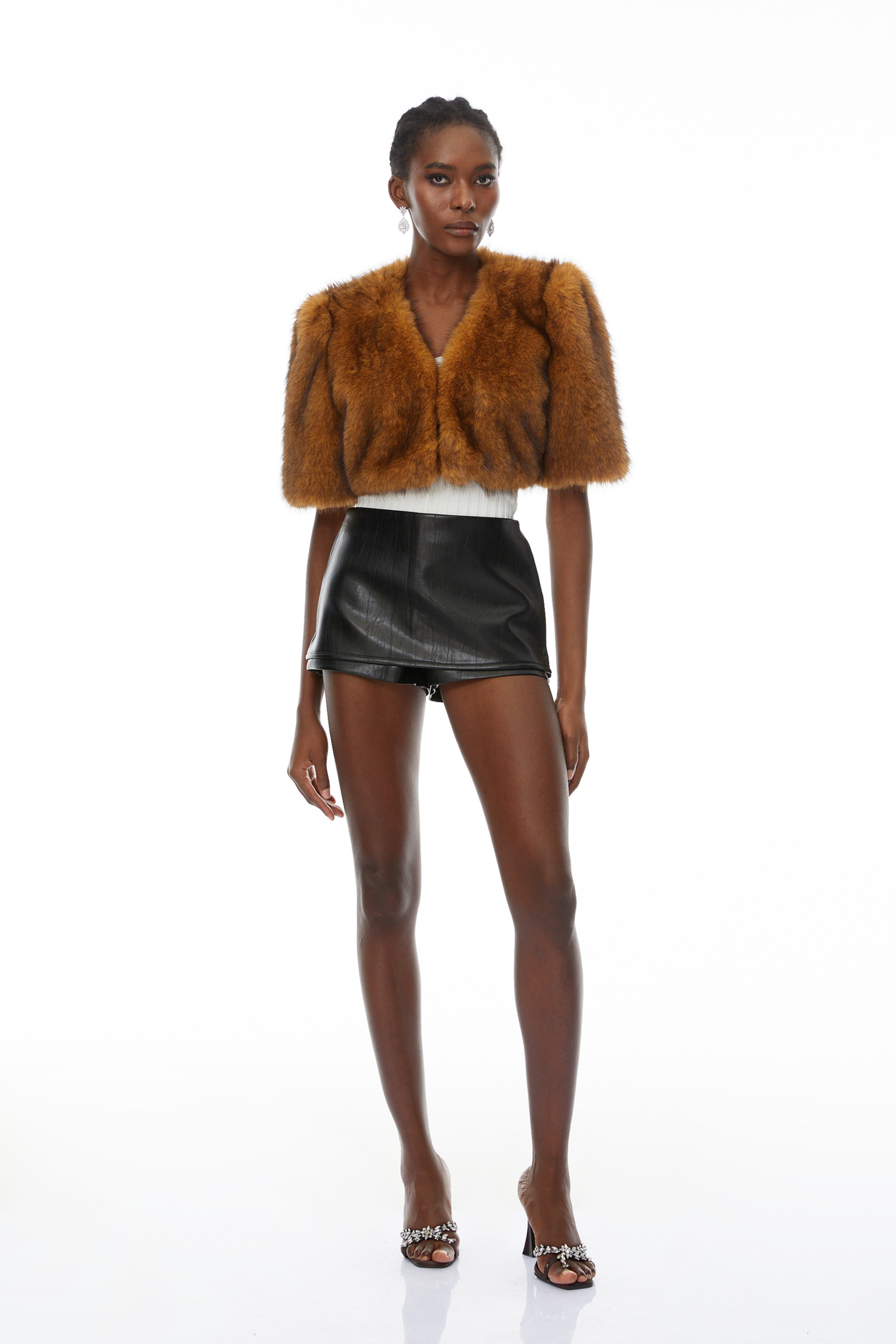 Teodora Brauner Kurzmantel aus Kunstpelz