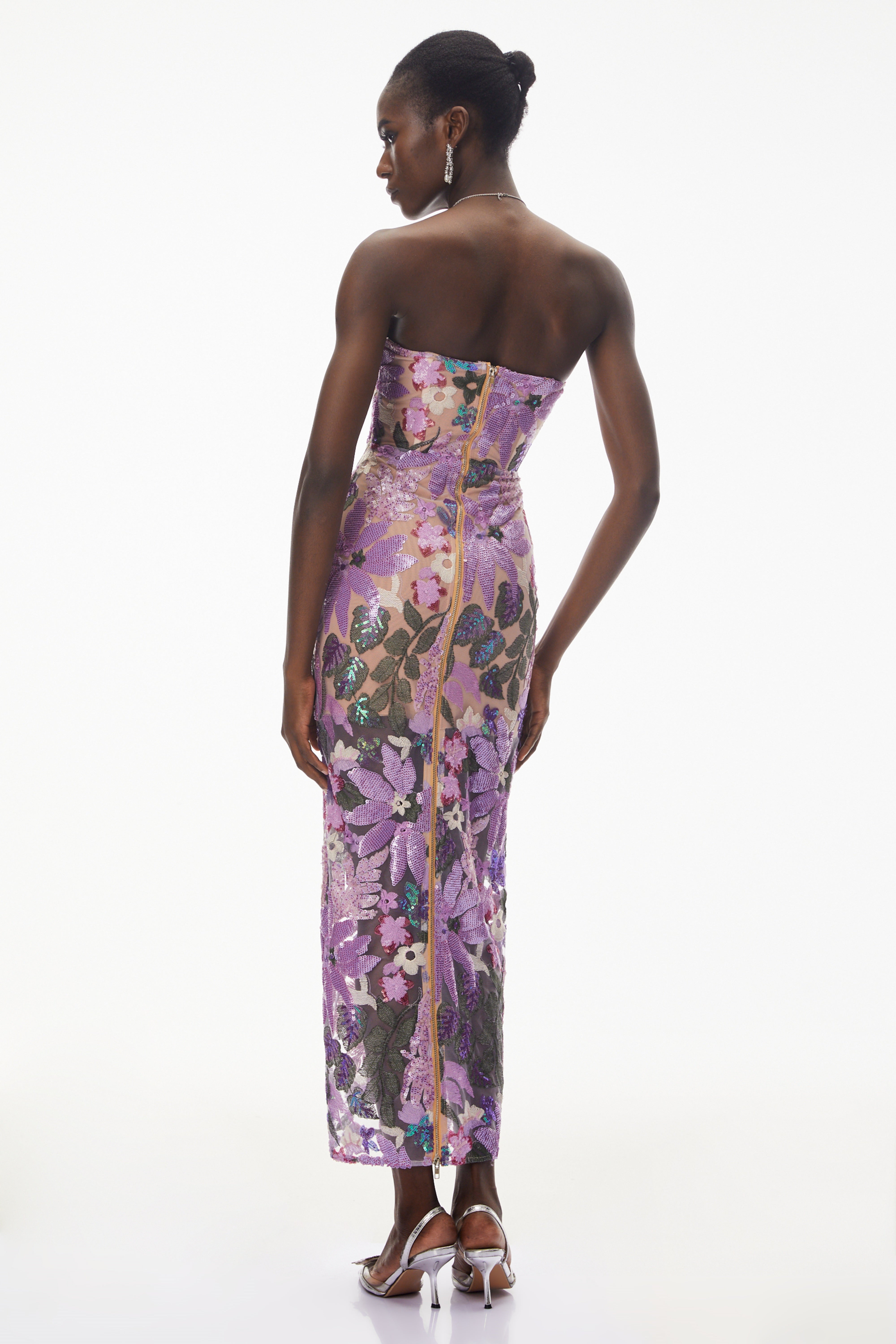 Teresa – Lila, schulterfreies Maxikleid mit Blumenstickerei