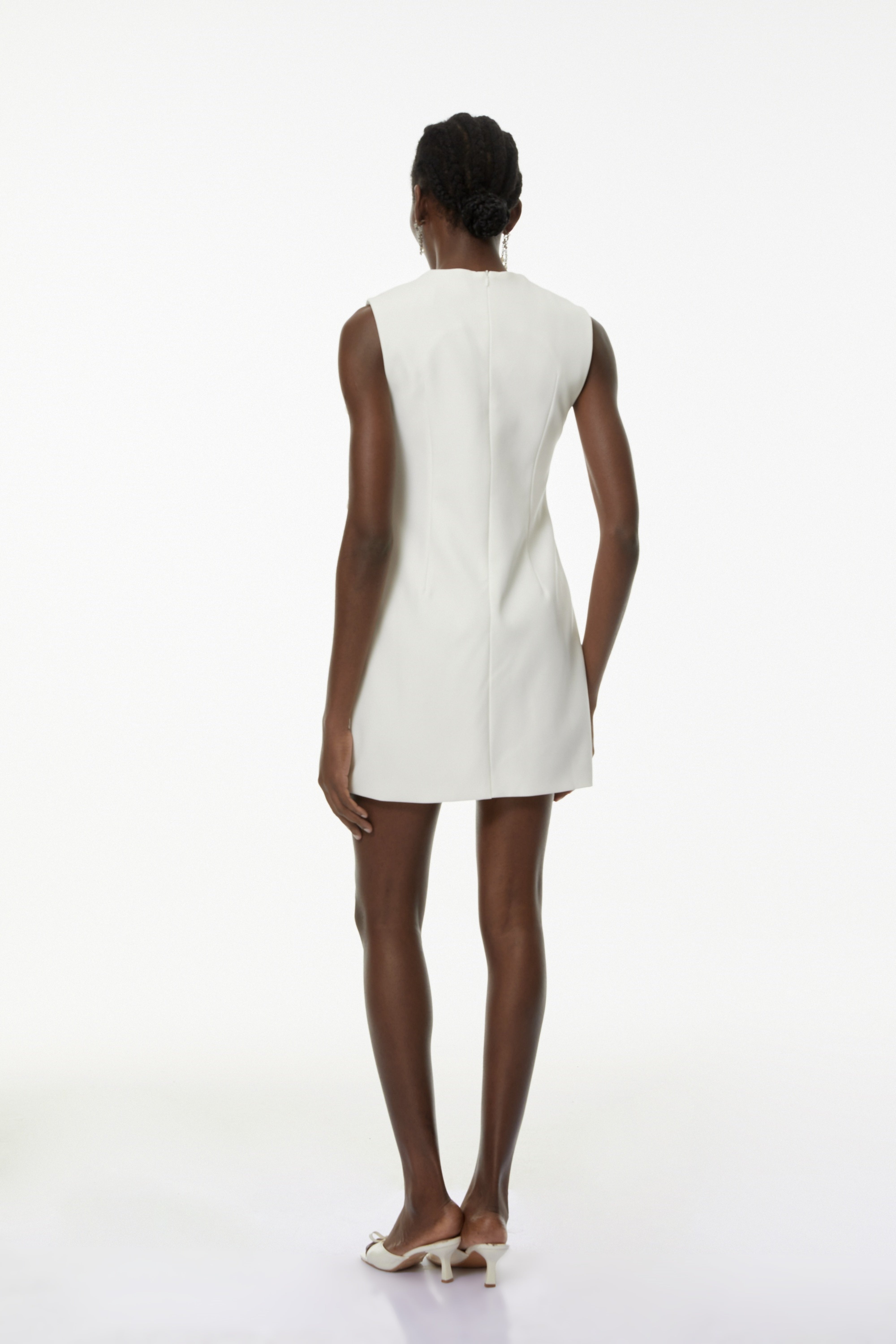 Toril Weißes 3D-Mini-Kleid mit Farbblock-Design und Blütenblättern