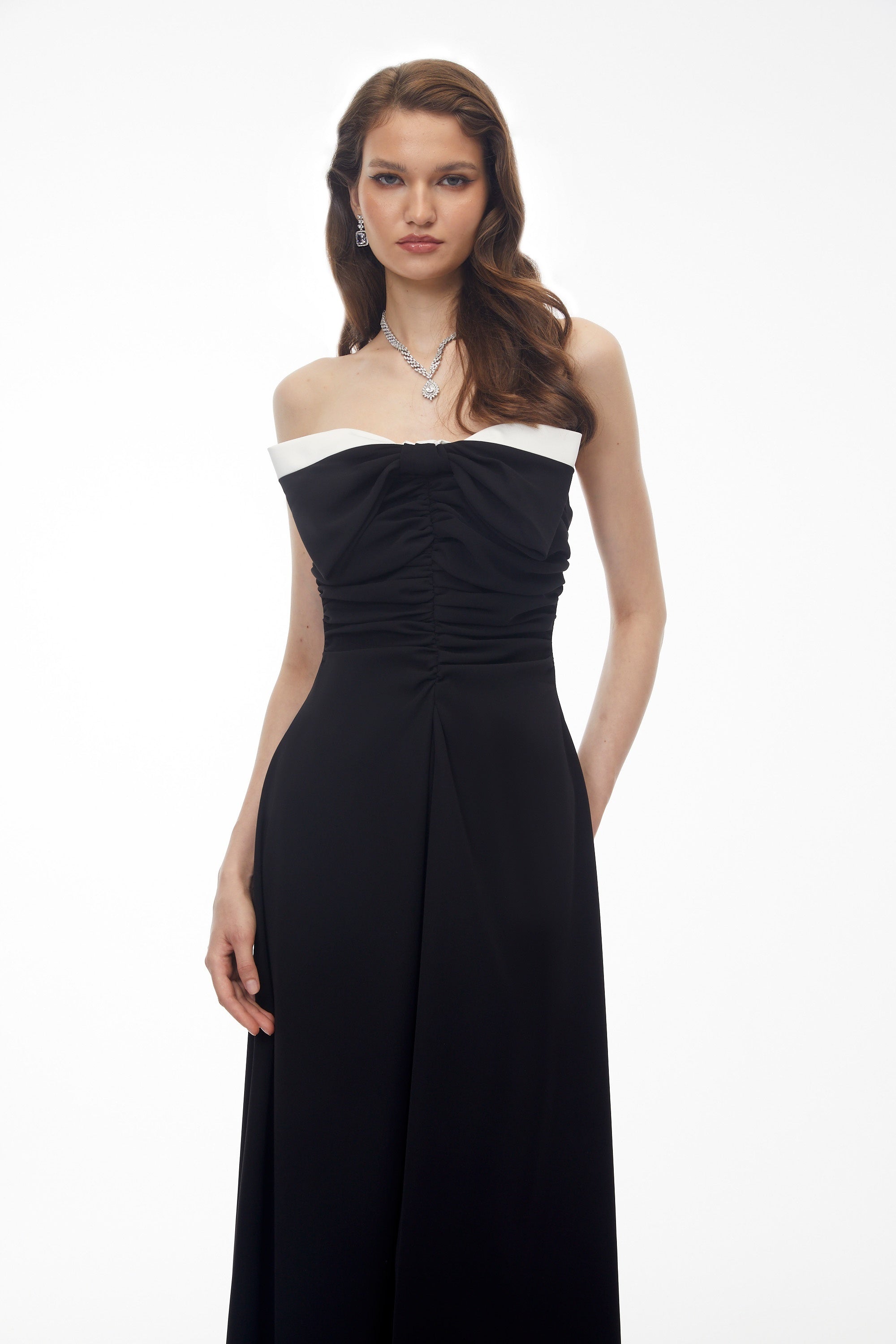 Robe longue à épaules dénudées Victoria à motifs colorés et nœud