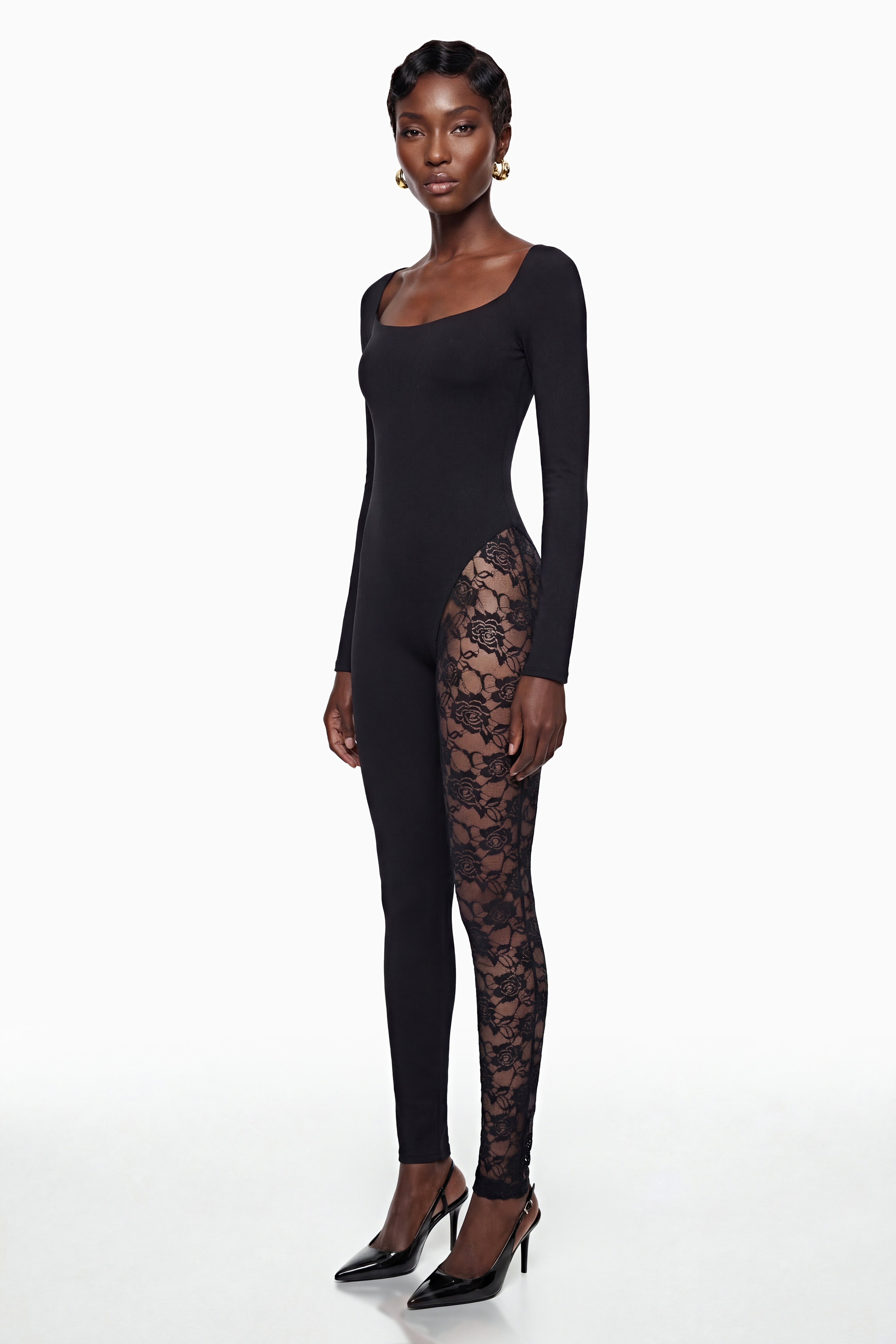 بذلة فيلما ذات الأجزاء الدانتيلية باللون الأسود