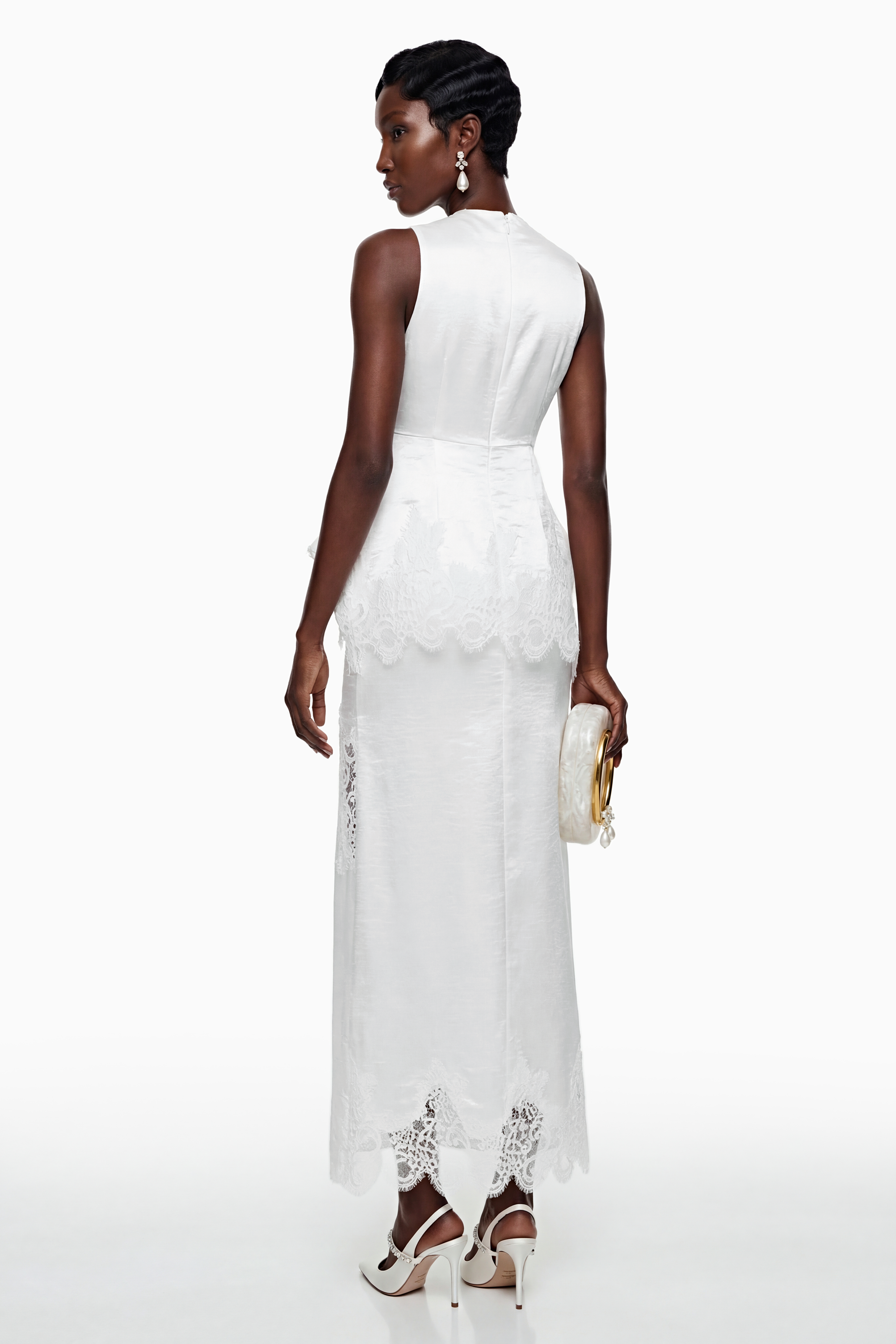 طقم من بلوزة من الدانتيل الأبيض وتنورة على شكل حورية البحر من ماركة Waltraud